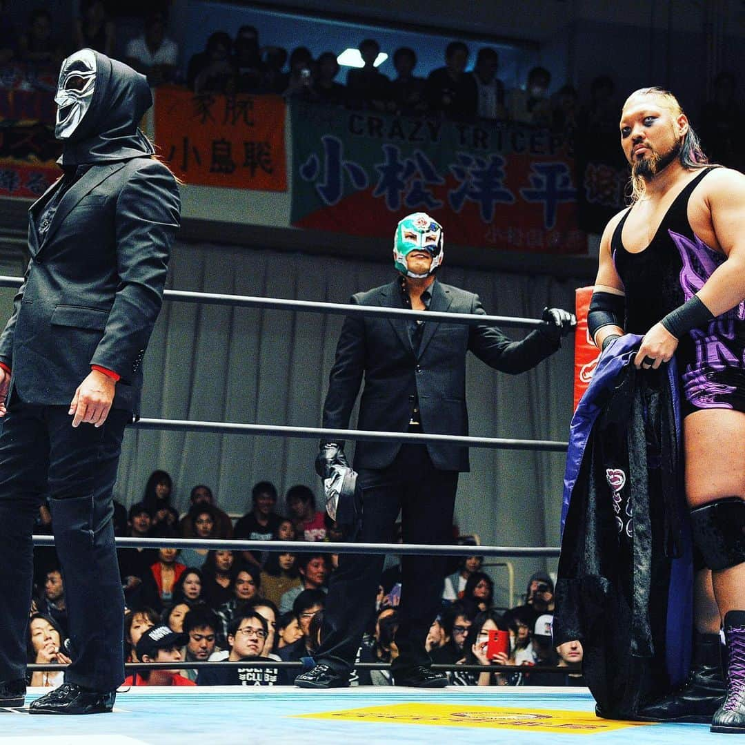 新日本プロレスさんのインスタグラム写真 - (新日本プロレスInstagram)「#BUSHI #losingobernablesdejapon HISTORY. 【BUSHIが語る怒涛のL･I･Jヒストリー（前編）！】 ユニット加入の相談に「最初、内藤は拒否気味だった」!? あの「デ・ハポン」は3人の会議で決定!? 全日本の“同期”SANADAとの深い繋がりとは？ ☆インタビュー序盤を無料公開！ @njpw1972  #njpw #新日本プロレス #プロレス #ProWrestling」6月3日 14時50分 - njpw1972