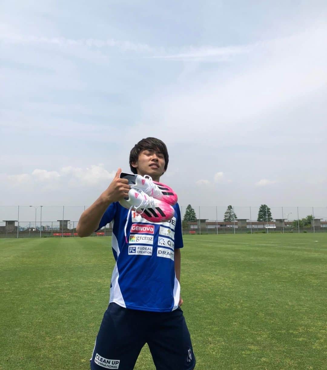 のインスタグラム：「New shoes!! 練習再開！油断せず頑張りましょう！ #いきり #uniforiapack @adidastokyo」