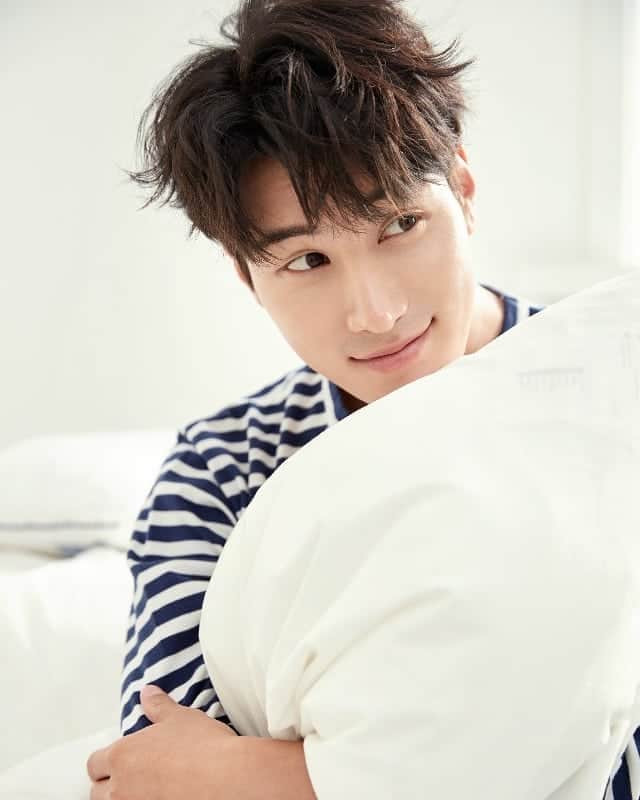 Lee Si-gangのインスタグラム：「#에이코닉  과함께 하기로했습니다. 더좋은모습 보여드릴수있게  노력하겠습니다.  これまでお世話になりました会社を離れ  A・CONIC entertainment に所属する事になりました。 今まで以上に頑張りますので 応援よろしくお願いします .  离开一直以来受您照顾的公司，我加入了A·CONIC entertainment。我会比以往更加努力，所以请大家多多支持！  Thank you for taking care of me so far, and I have come to belong to ACONCONIC entertainment.I will work harder than ever so please support me!」
