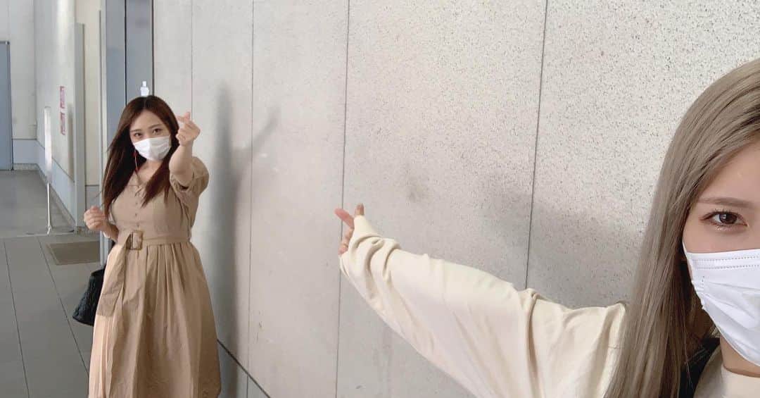 茂木忍のインスタグラム：「ソーシャルディスタンスで愛を伝え合う仲」