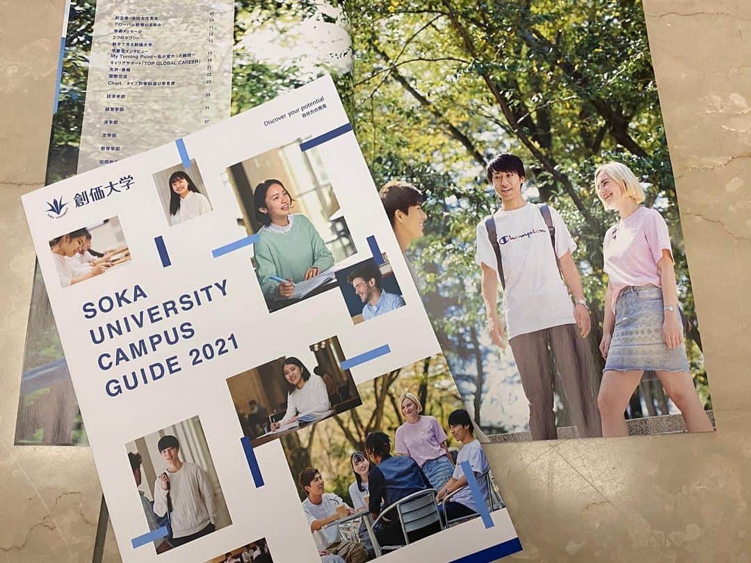 Soka Universityさんのインスタグラム写真 - (Soka UniversityInstagram)「「キャンパスガイド2021」が完成しました！ 「キャンパスガイド2021」では、創立50年の中で築かれた「グローバル教育のあゆみ」や、各学部の紹介のみならず、就職実績・キャリア教育、国際交流やスーパーグローバル大学としての取り組みもコンパクトにまとめて掲載しています。さらに、学生生活やタイプ別学科選び早見表など、受験生に役立つ情報が盛りだくさんです！」6月3日 16時55分 - sokauniversity