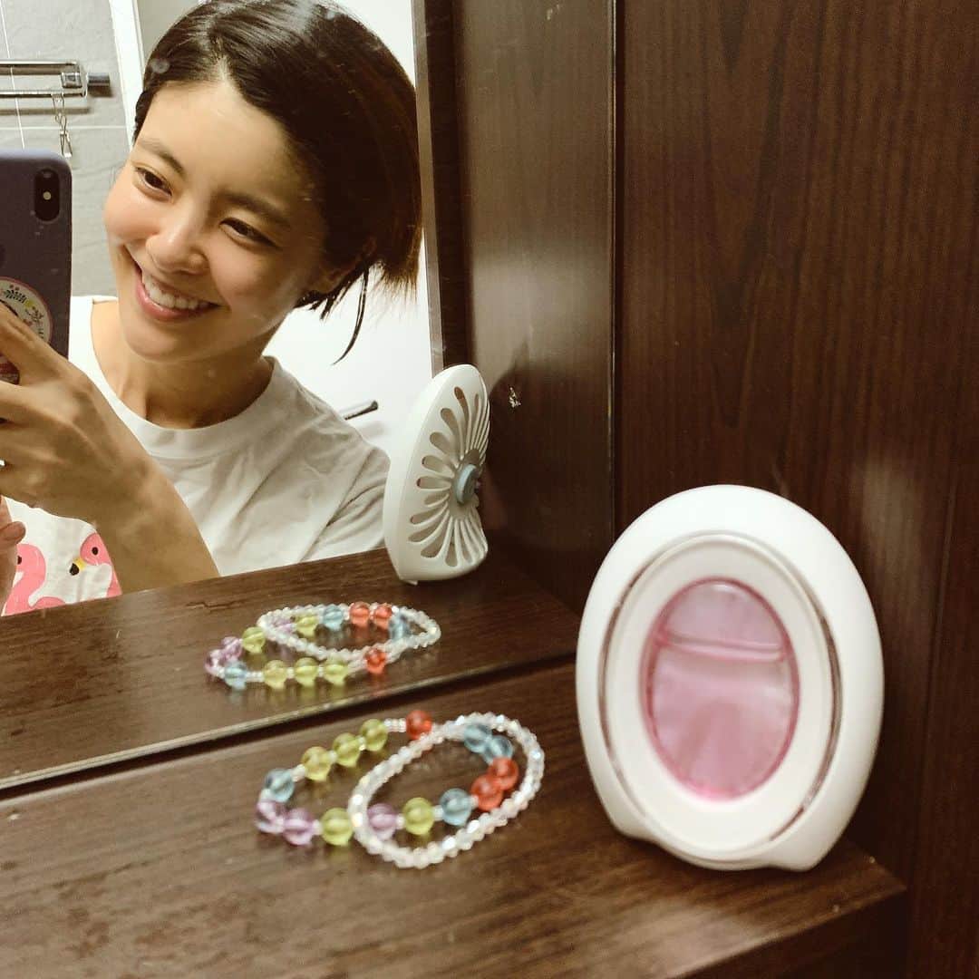イ・ユンジのインスタグラム：「비가왔다가 더위푹푹이었다가 바람이휘잉했다하는 요즘 고마워 너의향기ㅡ#화장실효자템#페브리즈화장실용#화장실냄새#청소필수템#페브리즈제공 댓글에다대답못해드려남겨요.특히나 향기는 입맛보다더호불호가있다고생각하거든요ㅡ 저는너무진하지않고금방은은해지고 장실냄새도잡아줘서좋아한답니다!」