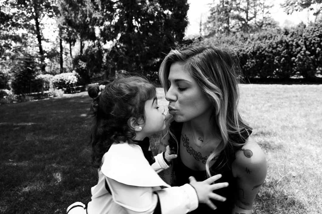 クリスティーナ・ペリーのインスタグラム：「🤍⁣ what a joy it is to be a mother. today i realized i’m actually a mother of two. my darling, carmella and the little life i carried for 11 weeks and lost. ⁣ ⁣ i am grateful for these experiences that continue to make me into the person i am. i hope i always teach carmella to stay teachable and to never stop seeking a higher self. i am proud of who i’ve become, and how i’ve learned to be a mother from my mother and her mother. ⁣ ⁣ i am sending so much love to all the different kinds mothers today. new mothers, toddler mothers (i see you!) grieving mothers, want to be mothers, soon to be mothers, grandmother, god mothers, foster mothers, aunts, and guardians. ⁣ ⁣ thank you for making us all who we are and who we will teach our children to become 🤍」