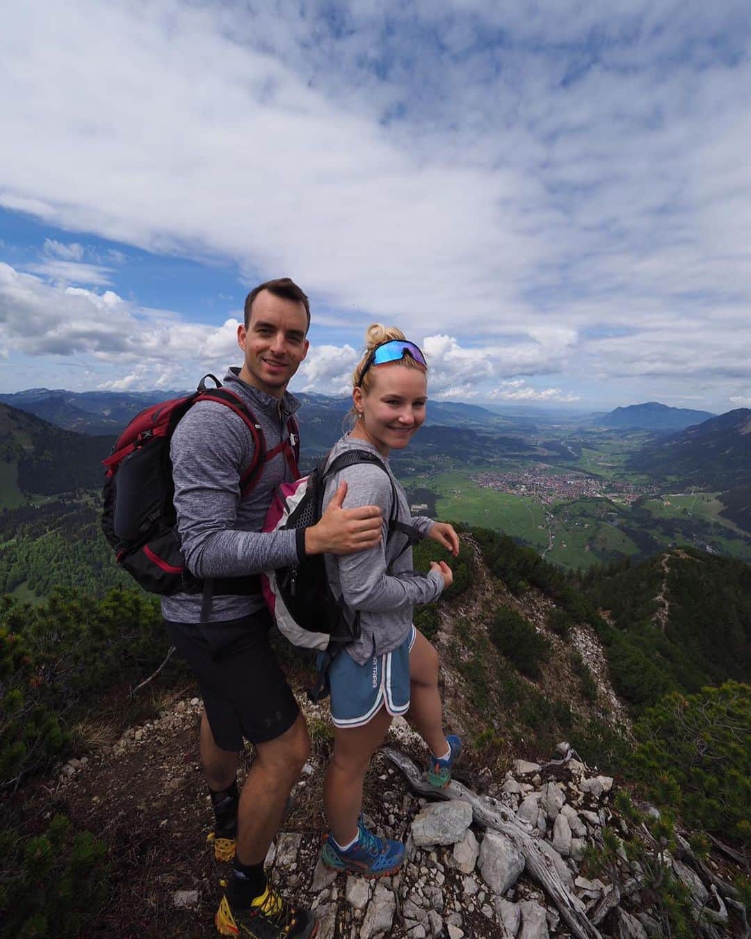 ルーベン・ブロマールトさんのインスタグラム写真 - (ルーベン・ブロマールトInstagram)「Sunday Hike ⛰ In the background you can see Oberstdorf 👌  @hannah_helena_ ❤️ 📸 @michlheckmair」5月11日 0時49分 - rubenblommaert