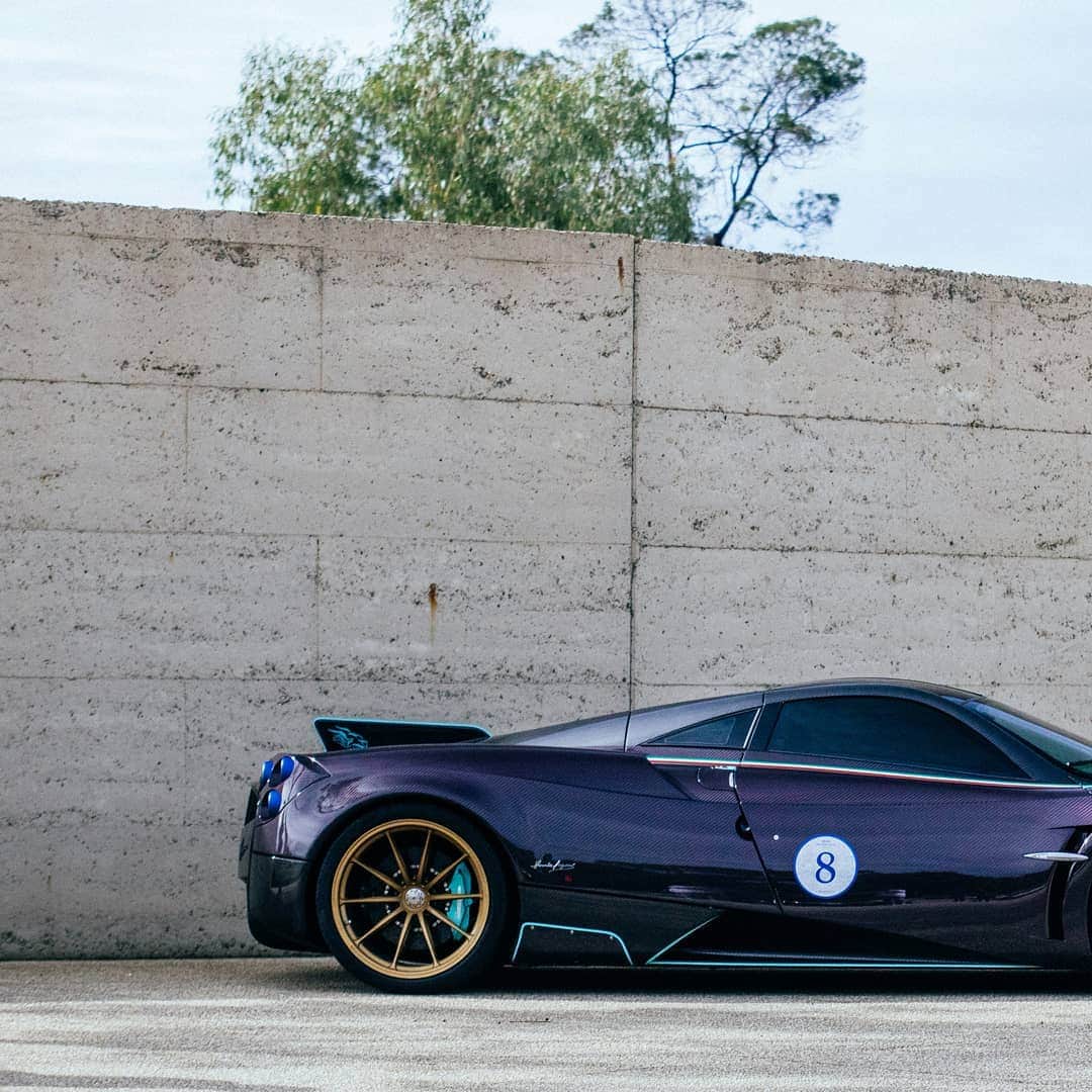パガーニ・アウトモビリのインスタグラム：「The Huayra Dinastia and the Zonda Viola #staysafe  #stayinyourgarage  #pagani #zonda #zondaviola #huayra #huayradinastia #dinastia #stayhome #stayathome #garage #garagelife」