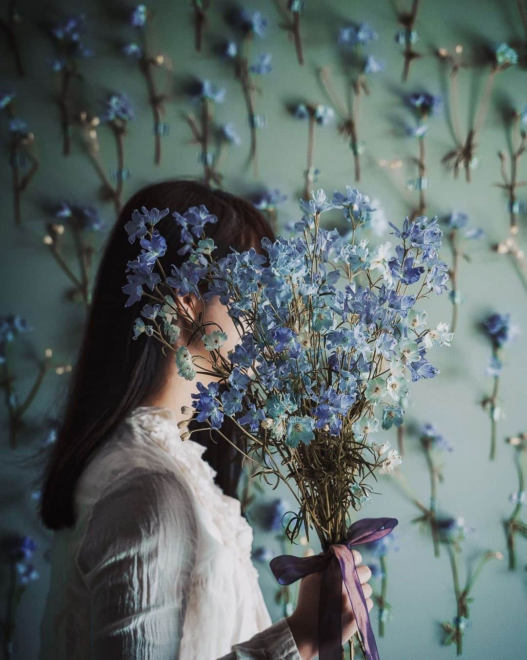 柳澤麻衣さんのインスタグラム写真 - (柳澤麻衣Instagram)「Happy Sunday evening. The season when delphiniums are beautiful💙✨ . 5月10日 母の日」5月11日 0時52分 - toile_blanche