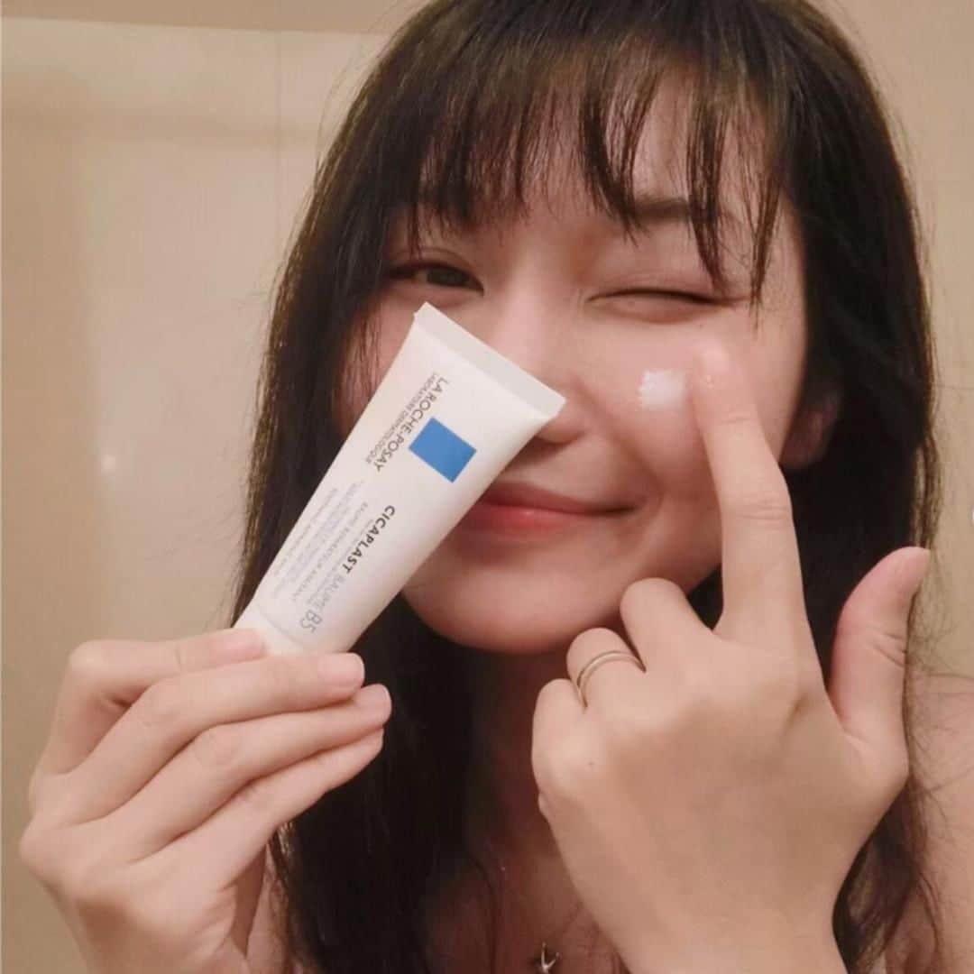 La Roche-Posayさんのインスタグラム写真 - (La Roche-PosayInstagram)「What a smile @hermoza.hs, hope it is our product that makes you so happy! The Cicaplast Baume B5 repairs and soothes many types of skin irritation. Definitely the product to keep in your bag for your everyday life!  All languages spoken here! Feel free to talk to us at any time.  #larocheposay #cicaplast #skincare #lrplove」5月11日 0時58分 - larocheposay