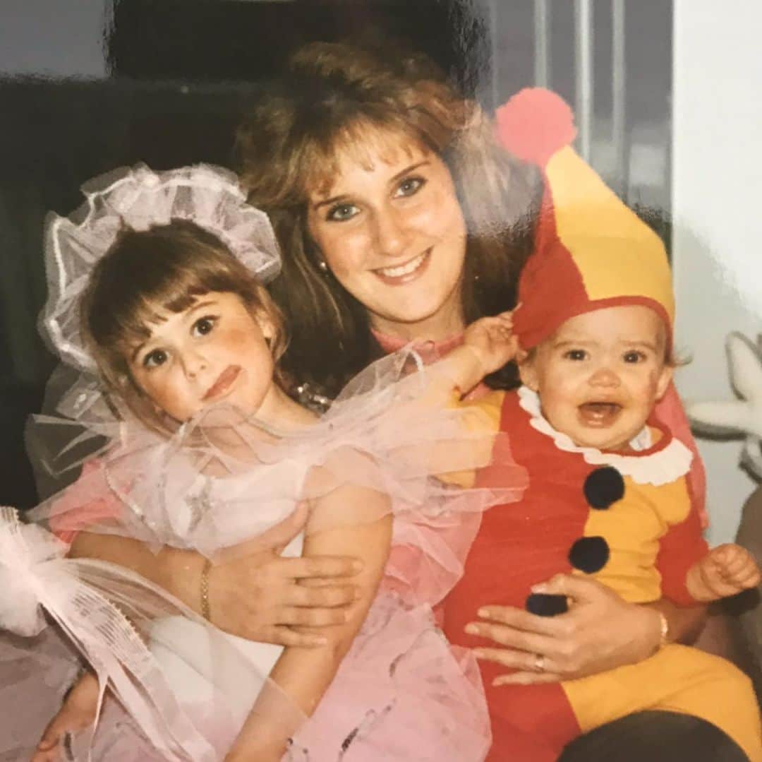 Carli Bybelさんのインスタグラム写真 - (Carli BybelInstagram)「Happy Mother’s Day to my beautiful mommy @jodirae_35 👸🏻No matter how many years pass, I’ll always need you. Thank you for all you do and all you taught me through the years. I am who I am today because of you💞 i LOVE YOU! & a HUGE happy Mother’s Day to all the beautiful amazing moms out there! You make the world go round👸🏻👸🏼👸🏽👸🏾👸🏿」5月11日 1時07分 - carlibel