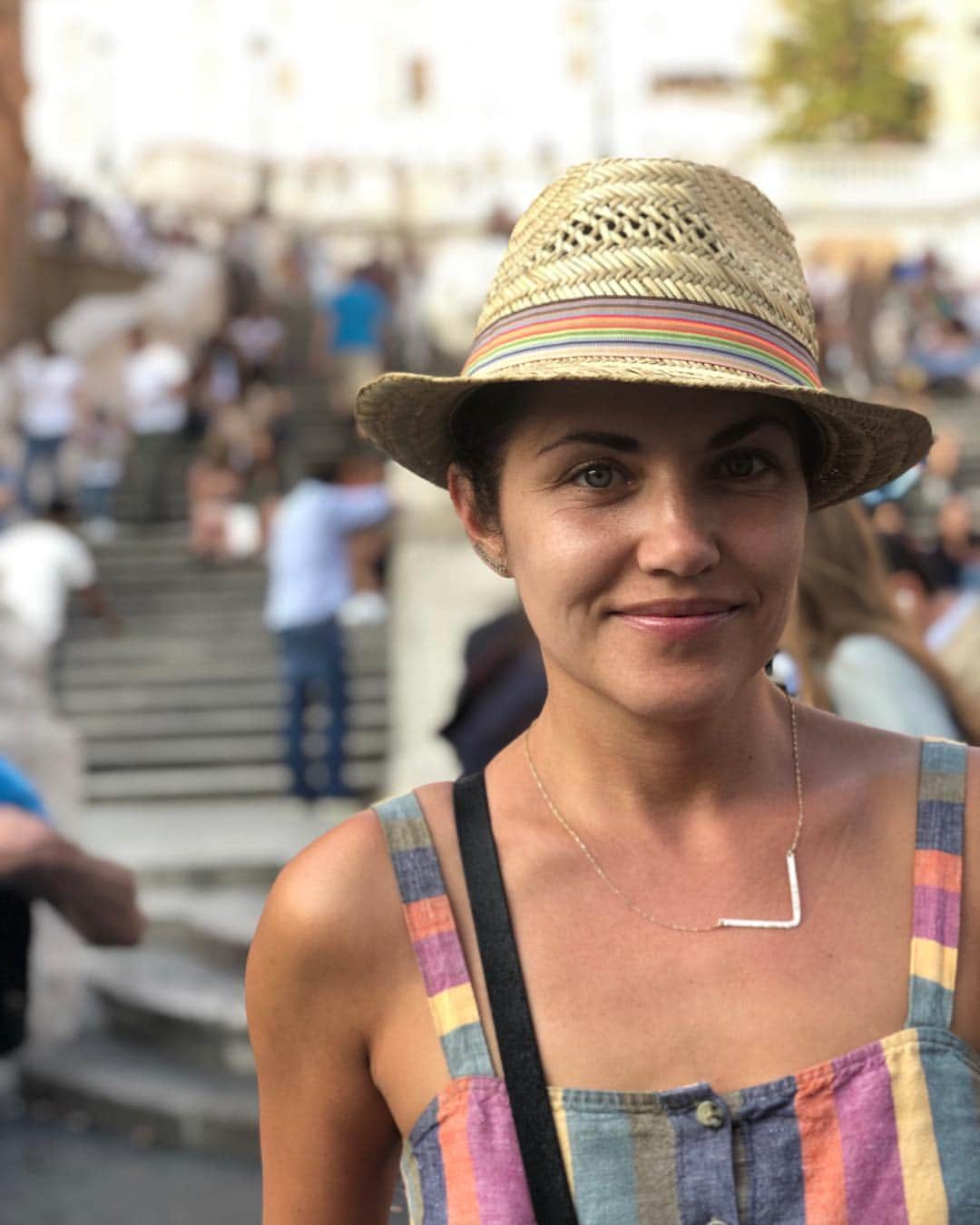 スコット・フォーリーのインスタグラム：「Happy #Mothersday to this one, @TheMeanChick. It’s a tough time in the world and she makes sure that our family is safe and healthy and well fed and sometimes all of that caring and giving of love can take a toll but she marches selflessly on, through homeschooling and social distancing, sewing masks for friends and strangers alike, always taking care, always with one focus...us.  We appreciate everything, all of it.」