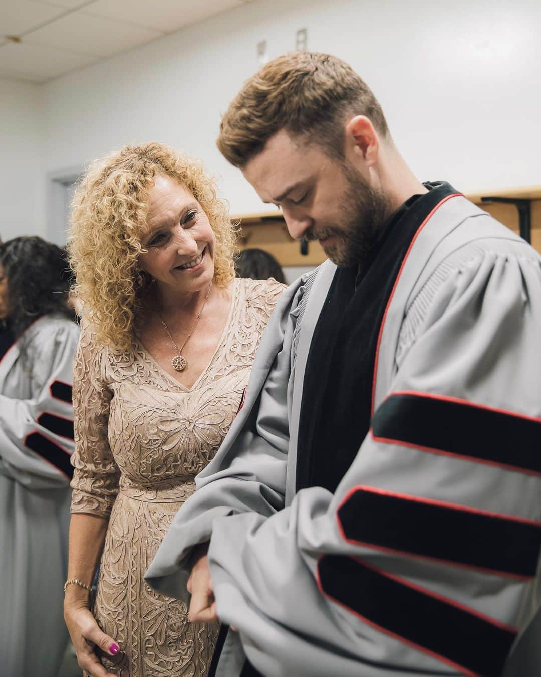 ジャスティン・ティンバーレイクさんのインスタグラム写真 - (ジャスティン・ティンバーレイクInstagram)「Happy Mother’s Day to my Super Hero Mother! I’m so lucky to have you as a guiding force for this crazy ride! You have taught me so much and I will always cherish every lesson. Also, you still make the best cinnamon sugar toast on the planet. I love you, Mom.」5月11日 1時39分 - justintimberlake