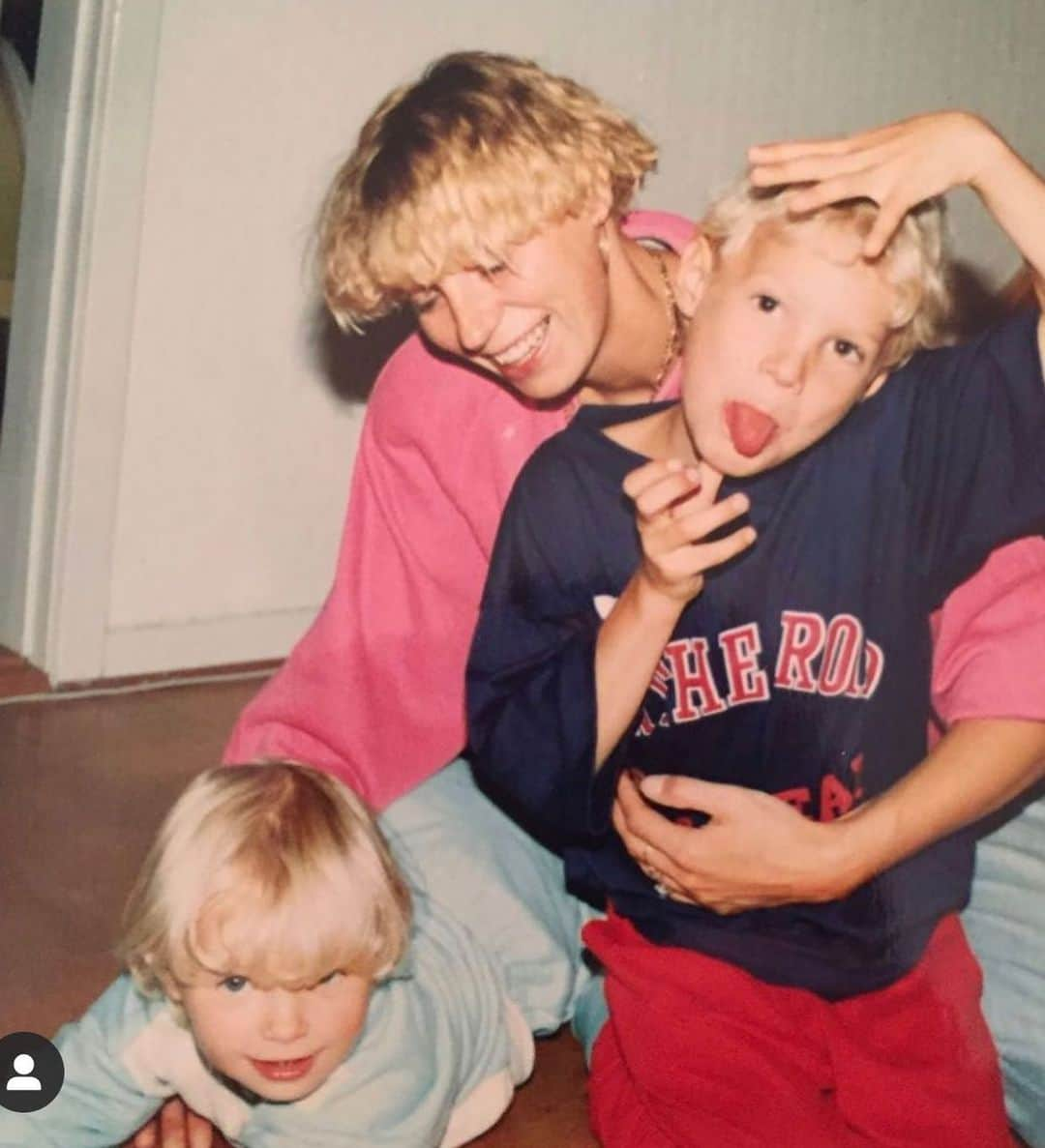 CarolineWozniackiさんのインスタグラム写真 - (CarolineWozniackiInstagram)「Happy Mother’s Day mama❤️ Mors dag! Dzień mamy 😍 we love you! @annawozniacki」5月11日 1時35分 - carowozniacki