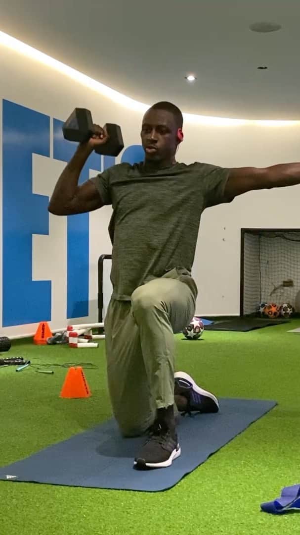 バンジャマン・メンディのインスタグラム：「Thanks again @ed_choppo for the workout 🔥」