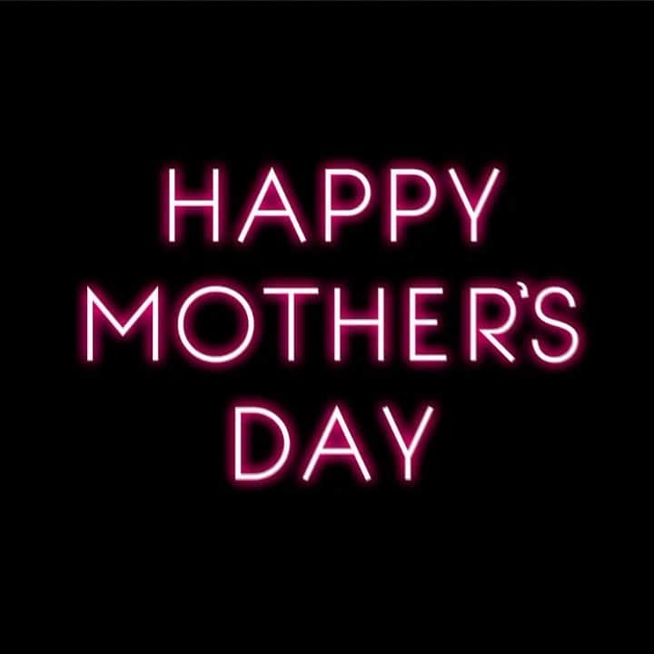 ピットブルのインスタグラム：「Every day should be Mother’s Day. #happymothersday Dale!」