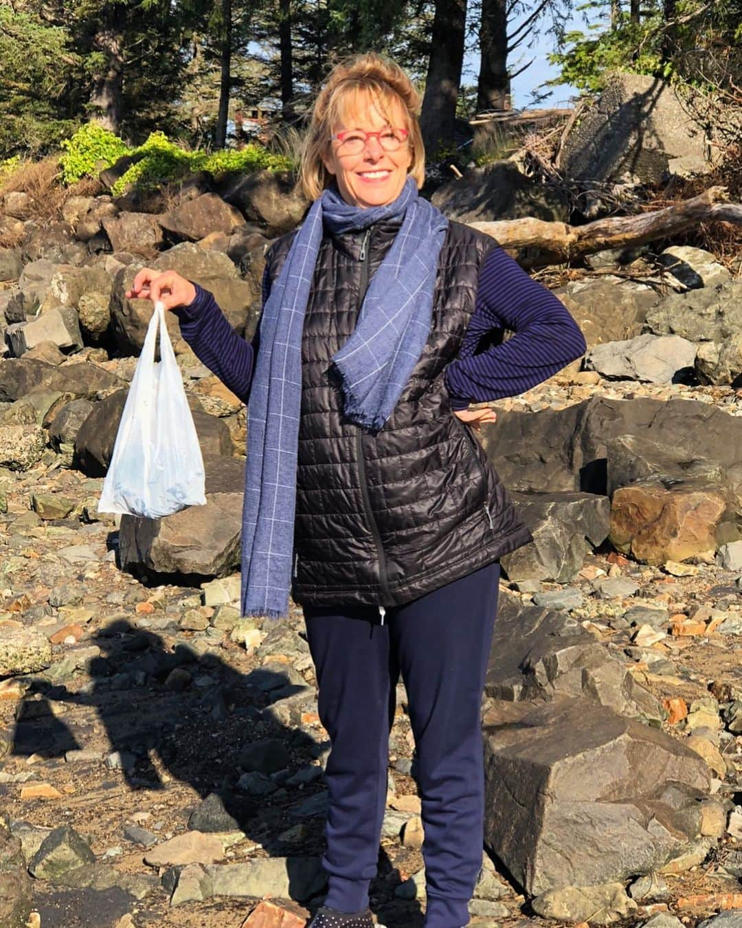 マックス・カーバーさんのインスタグラム写真 - (マックス・カーバーInstagram)「This is my Mom. In this photo, she’s picking up trash on the beach. It’s a hobby of hers. Most of her hobbies include helping others and making this World a more loving and inclusive place. She’s an incredible woman and a wonderful mother. She might get a little upset with me from time time, like when she sees this picture that I didn’t clear with her before posting or with my poor grammar... but it’s gonna be okay because she’s also forgiving and understanding and has a great sense of humor. Happy Mother’s Day, Mom. #happymothersday #callyamotha」5月11日 1時56分 - maxcarver