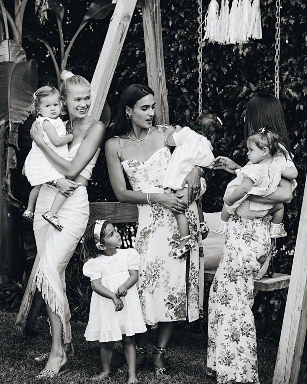 ヴィタ・シドルキナのインスタグラム：「Today I also want to give some gratitude to my friends! Who is such a loving mothers! I’m so thankful for all of you! You been the biggest support in this difficult but beautiful journey  of motherhood❤️ #mothersday」