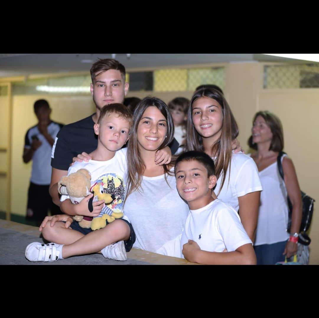 のインスタグラム：「Feliz día a la mejor y a las mejores mamás del mundo!!! Las amamos ❤️❤️😍😍 @nataliaperalta__ @_maledenis @__matidenis__ @gamizdedenis @bar_denis」
