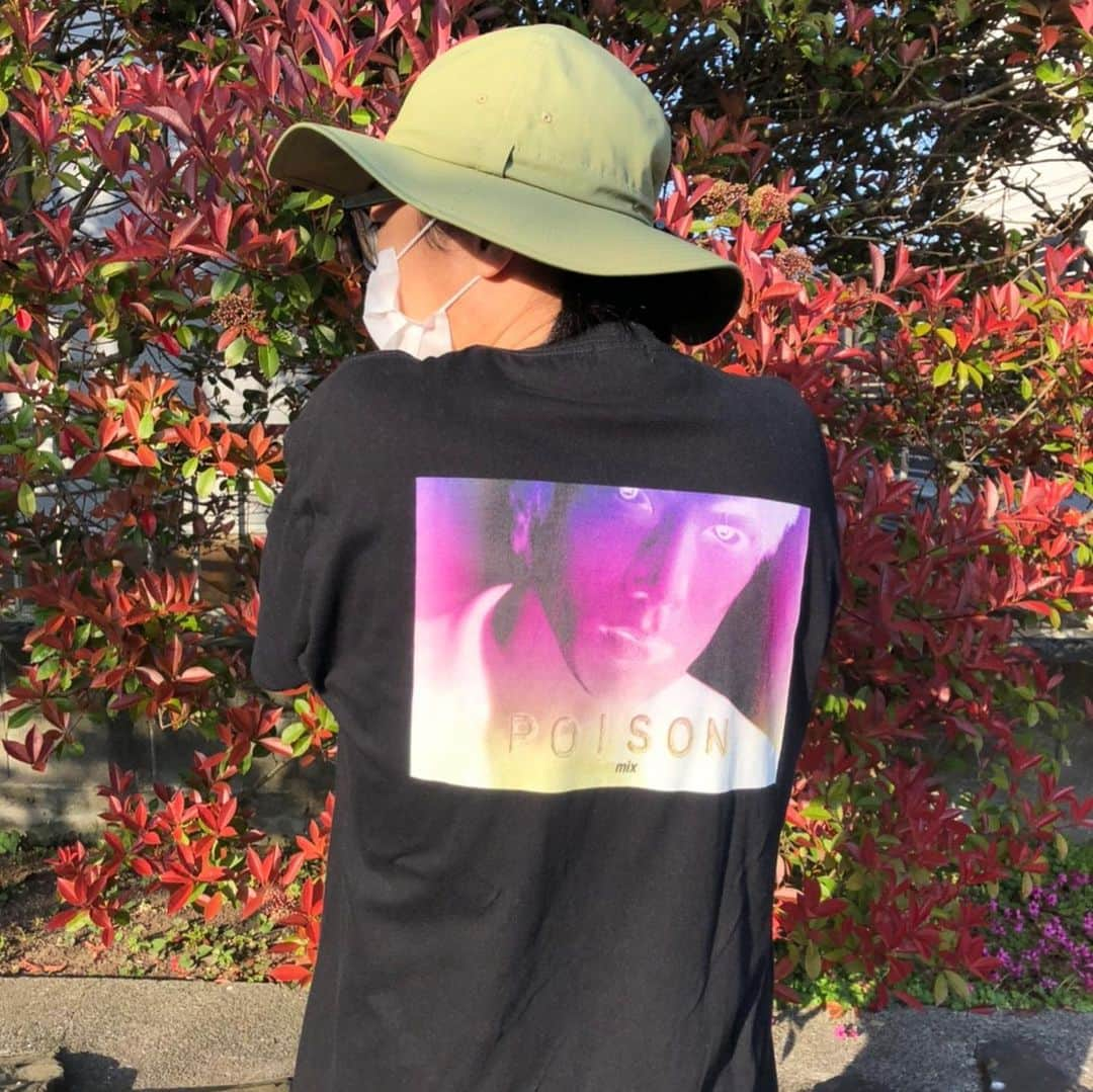 サイプレス上野さんのインスタグラム写真 - (サイプレス上野Instagram)「“BOYEE” 【POISON】T-shirt&PARKA on sale!!（モデル:SEX山口さん）  もう半端ないレベルで“POISON”な世の中になって来てますが、息抜く事を忘れず生き抜きましょう🙏毒を持って毒を制す！毒を食らわば皿まで💨  ちゃんと見ると“POISON”はあの『KOOLでGでPOLO』な“POISON”と気付ける一品。  こちらを念力コピペかプロフィールからよっしゃっしゃっす！→ http://dreamkaihatsu.shop-pro.jp ※GW進行&郵便局15時閉店を知らず若干発送遅れてしまい申し訳ありません💦3蜜を避けた完全オレ一人オペレーションで梱包から発送までぶっかまし〼。#サ上 #ロ吉 #drmcrew #boyee #ドリーム開発 #ワツグー #サイプレス上野 #サ上 #サイプレス上野とロベルト吉野 #サ上とロ吉 #LEGENDオブ伝説 #上千代THE闇スナイパー #建設的 #ENTADASTAGE #フリースタイルダンジョン #とれせん #流派r #水曜musicTHENIGHT」5月10日 17時16分 - resort_lover