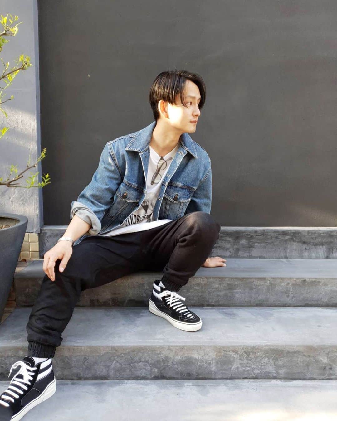 米重晃希さんのインスタグラム写真 - (米重晃希Instagram)「ㅤㅤㅤㅤㅤㅤㅤㅤㅤㅤㅤㅤㅤ 夕陽がいい季節🌇 みんな出かけれるようになったらどこ行きます？🥺 僕は #ボーリング🎳行きたい  #外苑前 #渋谷 #stayhome」5月10日 17時39分 - yoneshigekoki