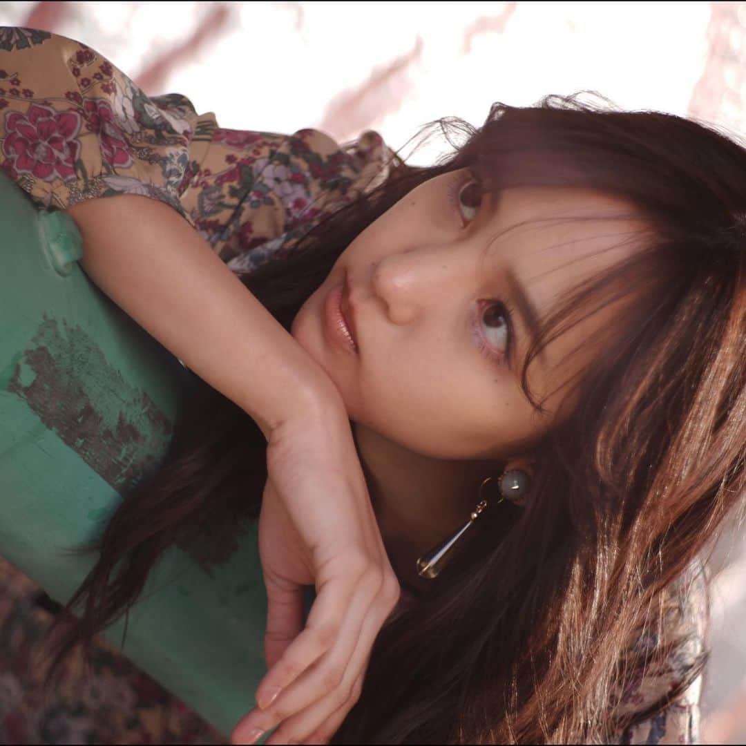 飯窪春菜のインスタグラム：「🥀📷🥀 ・ ・ 1枚目の写真だけ、サバゲーが連想されるの私だけでしょうか💭笑 ・ ・ ・ #作品撮り @taros_photo_  @shota_superbly  @kisa_superbly  #はるなの毎日  #飯窪ってる」