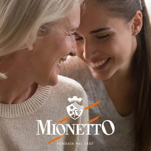 のインスタグラム：「Festeggiamo le mamme e tutte le sfumature del loro amore. Quale rappresenta meglio la tua mamma?  Rosa: romantica e delicata Bianco: dinamica e fiduciosa Arancio: creativa e vivace  Buona #festadellamamma  #mionettoprosecco #mionettoinsieme #iorestoacasa Bevi Mionetto responsabilmente」