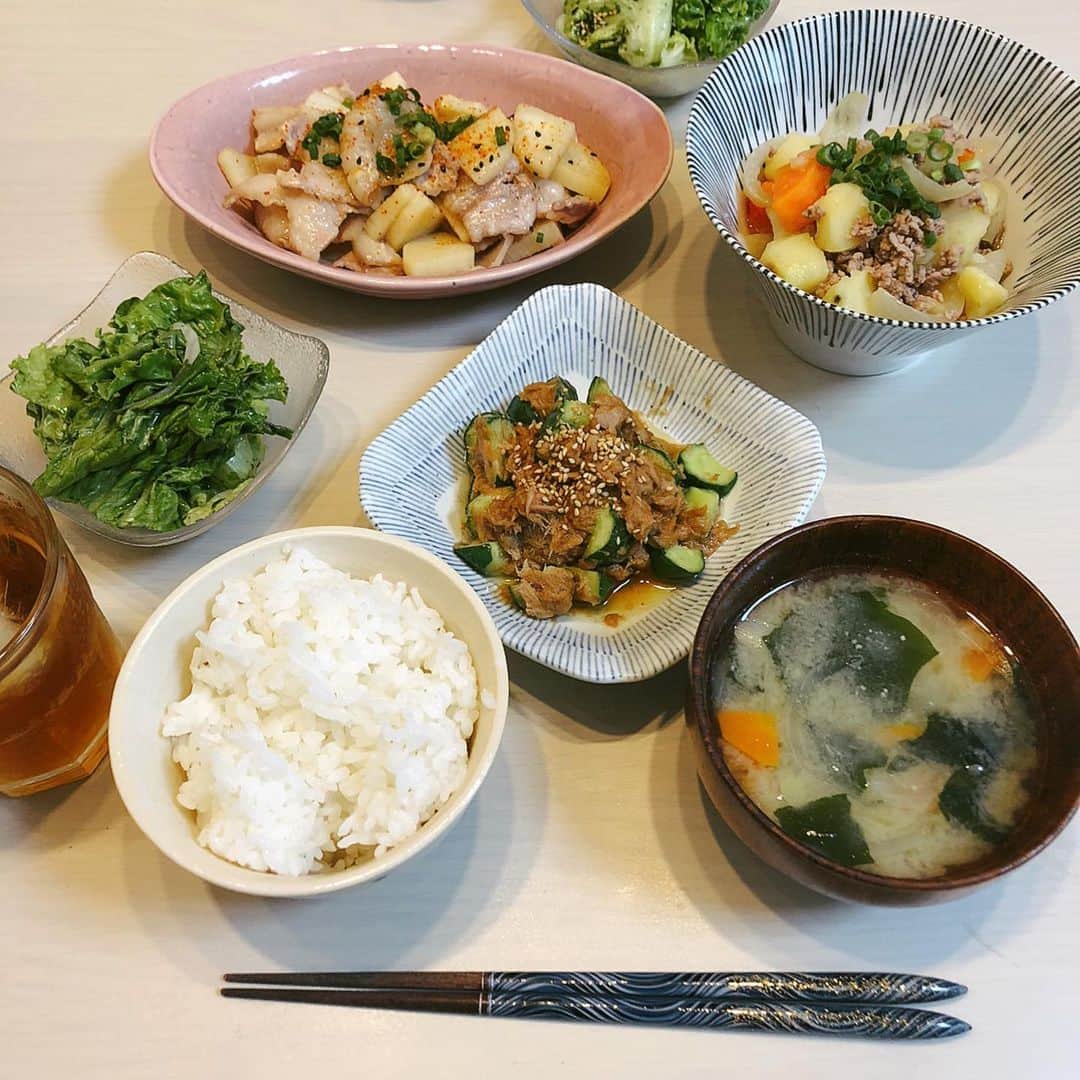 大山啓輔のインスタグラム：「. 母の日だから久しぶりに💪💪 今の状況で、家族が普段より家にいて、 ご飯を作る回数も多くなっていますよね😂 日本中のお母さん、毎日お疲れ様です！！ . #母の日 #mothersday  #パパ飯 #和食 #おうち時間 #おうちご飯 #ステイホーム #コロナに負けるな」