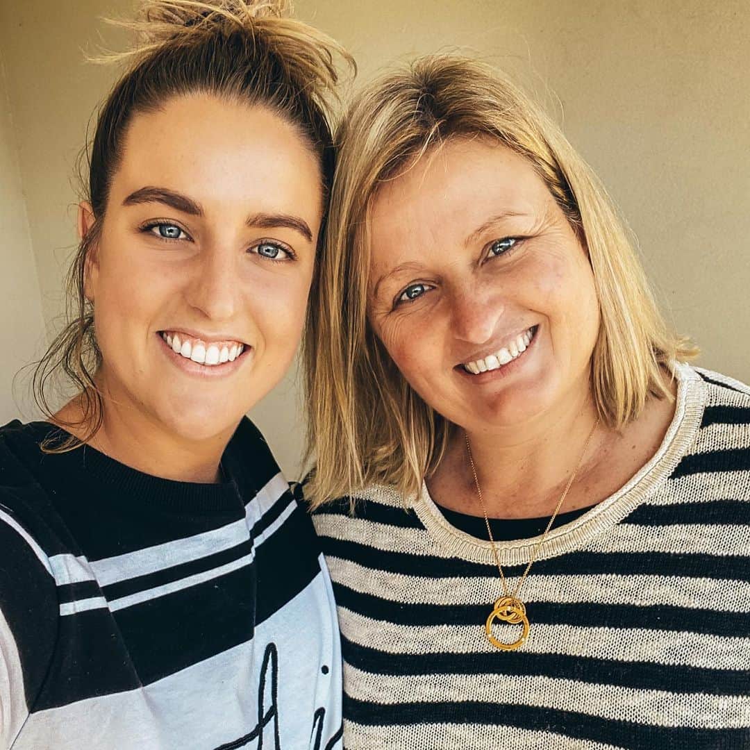 ブリタニー・エルムズリーのインスタグラム：「Grateful, more than ever, to be able to spend Mother’s Day with my beautiful Mumma ❤️」