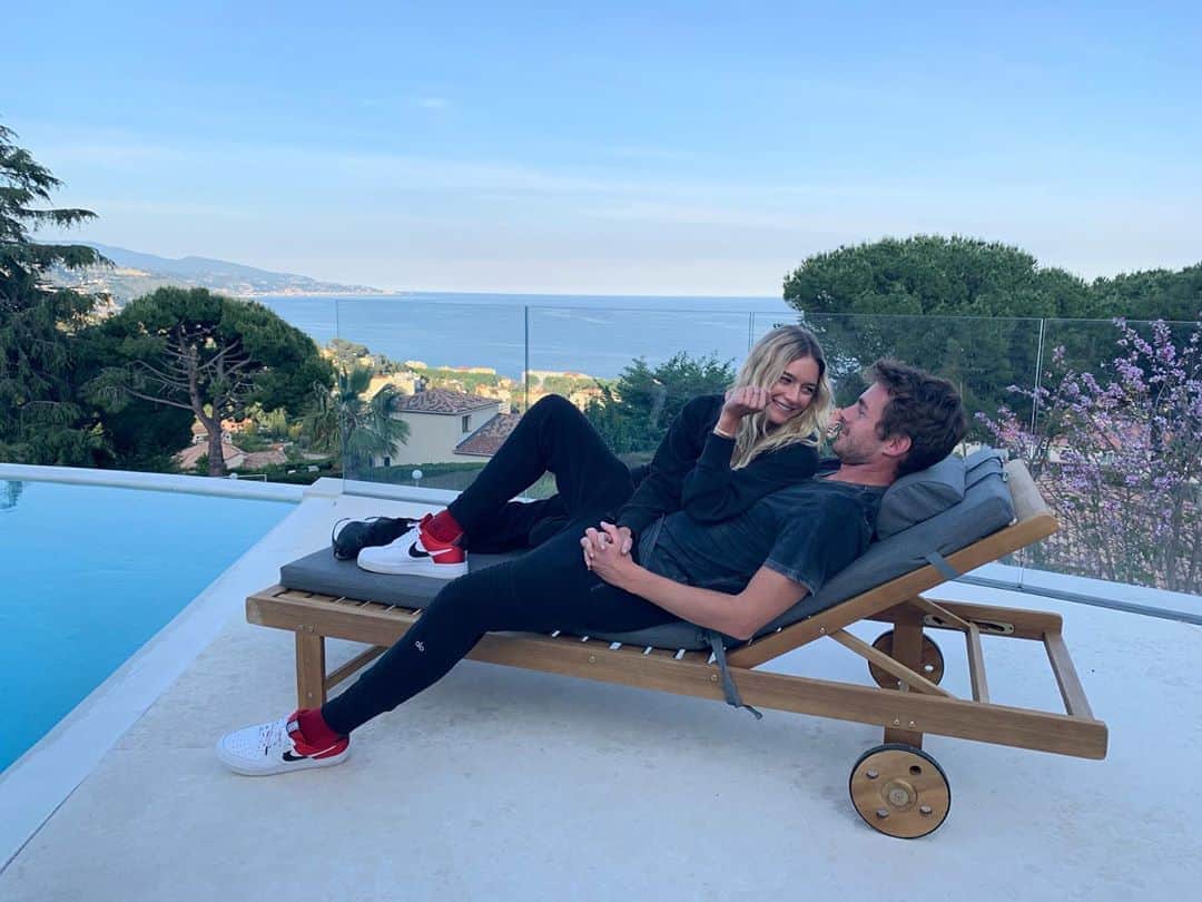 ジェームズ・ロシターのインスタグラム：「First week of freedom in Monaco. Now the final day of quarantine in France. It was an interesting 8 weeks! Thanks @tessjantschek for keeping me company.」
