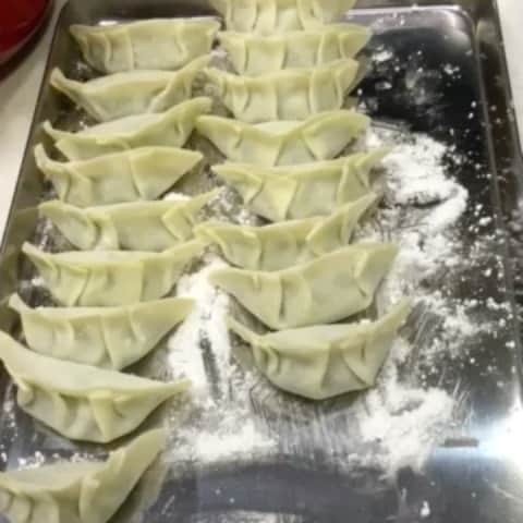 森進一のインスタグラム：「今夜は餃子🥟」