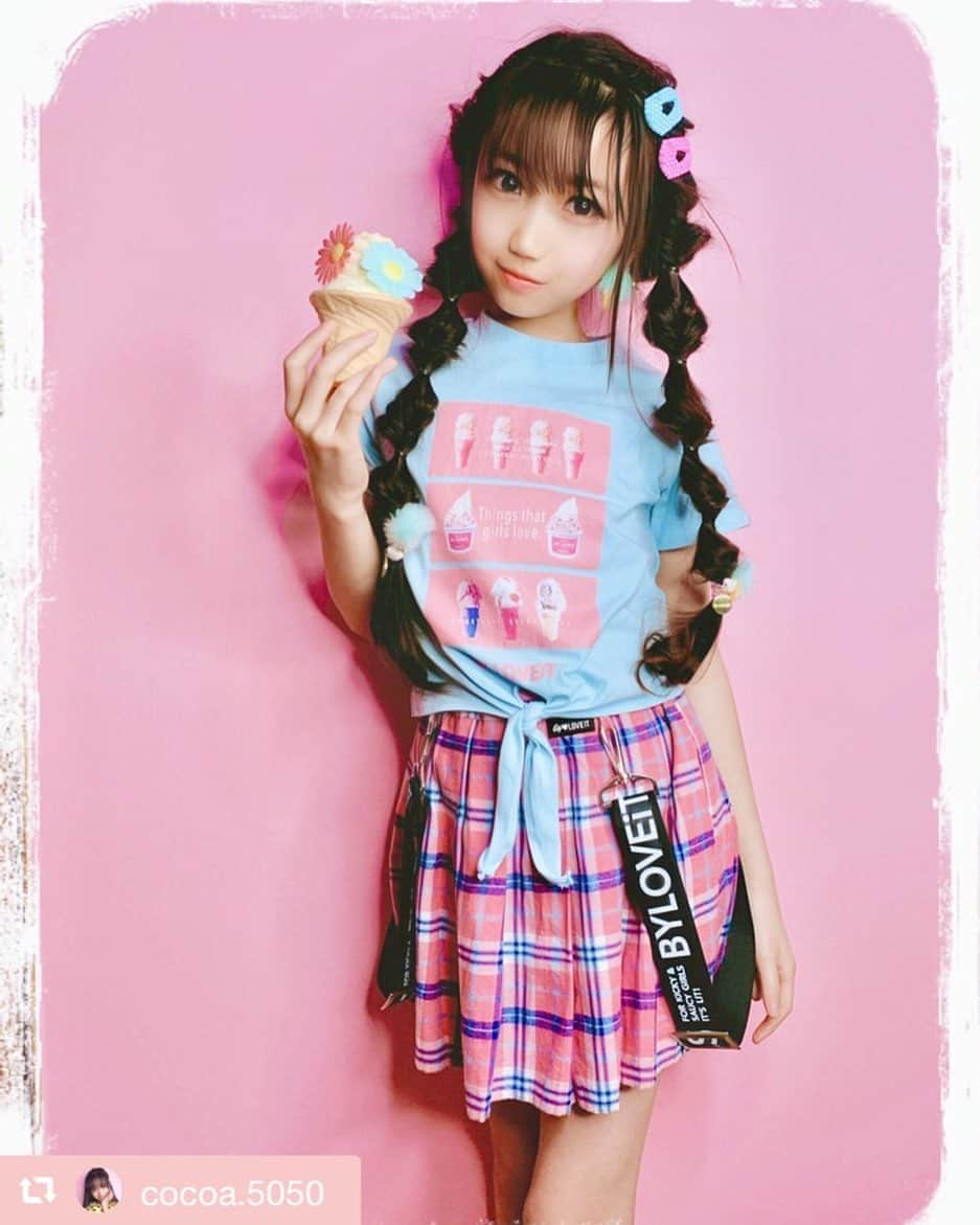 byLOVEiTさんのインスタグラム写真 - (byLOVEiTInstagram)「きのう5月9日は、#アイスクリームの日 🍨🍦💕 ﻿ ﻿ @cocoa.5050 さま アイスTシャツでアイスおしゃピク🌼  #byloveit #バイラビット #バイラビコーデ⠀﻿ #narumiyaonline #ナルミヤオンライン ⠀﻿ #キッズファッション女の子 #小学生コーデ  #子供服コーデ⠀﻿ #おしゃれさんと繋がりたい #お洒落さんと繋がりたい⠀﻿ #おうちでバイラビ #stayhome #おうちで過ごそう #うちで過ごそう #おうち時間 #おしゃピク﻿ #アイスクリーム  #repost @cocoa.5050 via @PhotoAroundApp ・ ・ ・ ✨お家🏠引きこもり🤣✨ ここあ🐰🥕　TikTok♫ ・ ・ 🍦このソフトクリーム🍦 SUNAO バニラソフト 糖質50%オフ ・ ・ 💖byloveitコーデ💖 @byloveit_official  @byloveit_snap ・ ・ ・ #ここあ #心逢 #js4  #9歳 #9才 #小学生  #キッズ #キッズコーデ #キッズモデル  #ヘアーアレンジ  #キッズヘアアレンジ」5月10日 18時00分 - byloveit_official