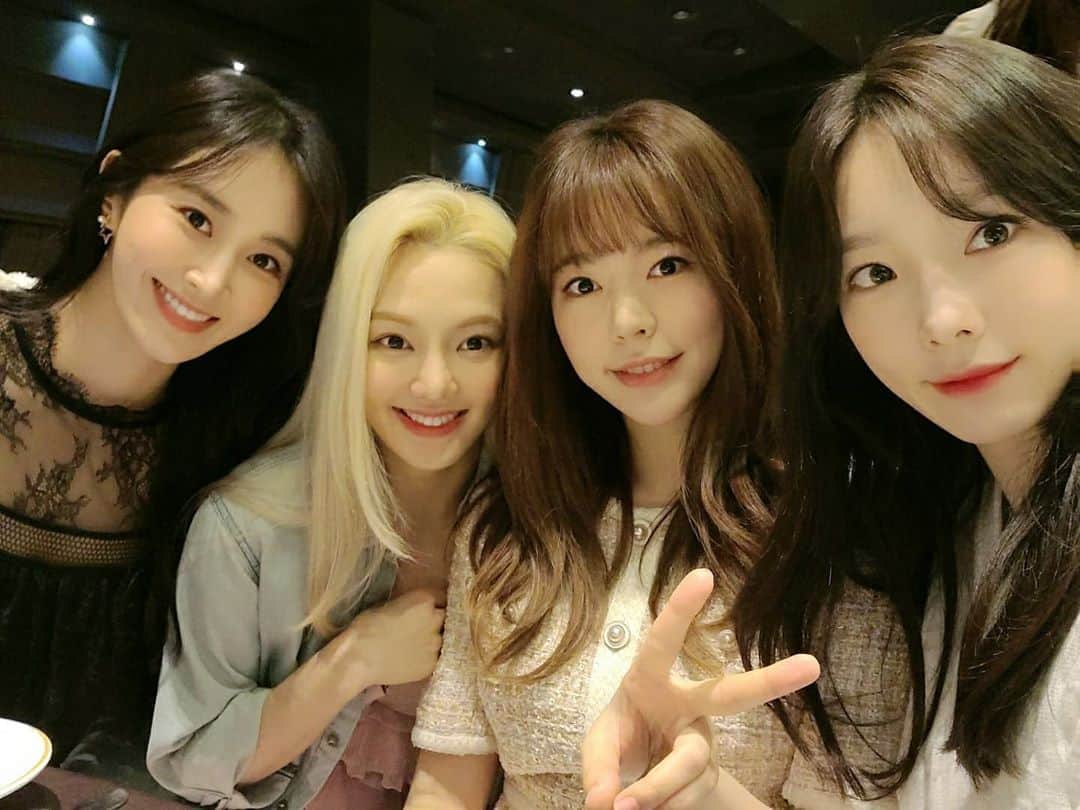 サニー のインスタグラム：「#소녀시대 #GG4EVA 성우오빠 결혼 축하해요!!!!!」