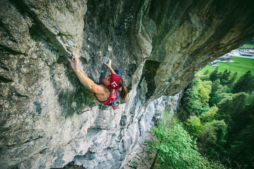 バーバラ・ザンガールさんのインスタグラム写真 - (バーバラ・ザンガールInstagram)「After @jacopolarcher ‘s first ascent of „Instructor“ 8c+/9a last year, I was curious to hop on this 45m monster line!  It was all about trying as hard as I can!!! This is a line I am very proud of, I am not really good in steep climbing but, investing some hard work/obsession really paid off. Thanks for the inspiration Jacopino!!! ❤️......and thanks to @lea__kempf for the lucky belay!!!#backtosportclimbingmode (This line was bolted by the one and only @juergenhoefle)  @blackdiamond @lasportivagram @vibram @powerbar」5月10日 18時03分 - babsizangerl