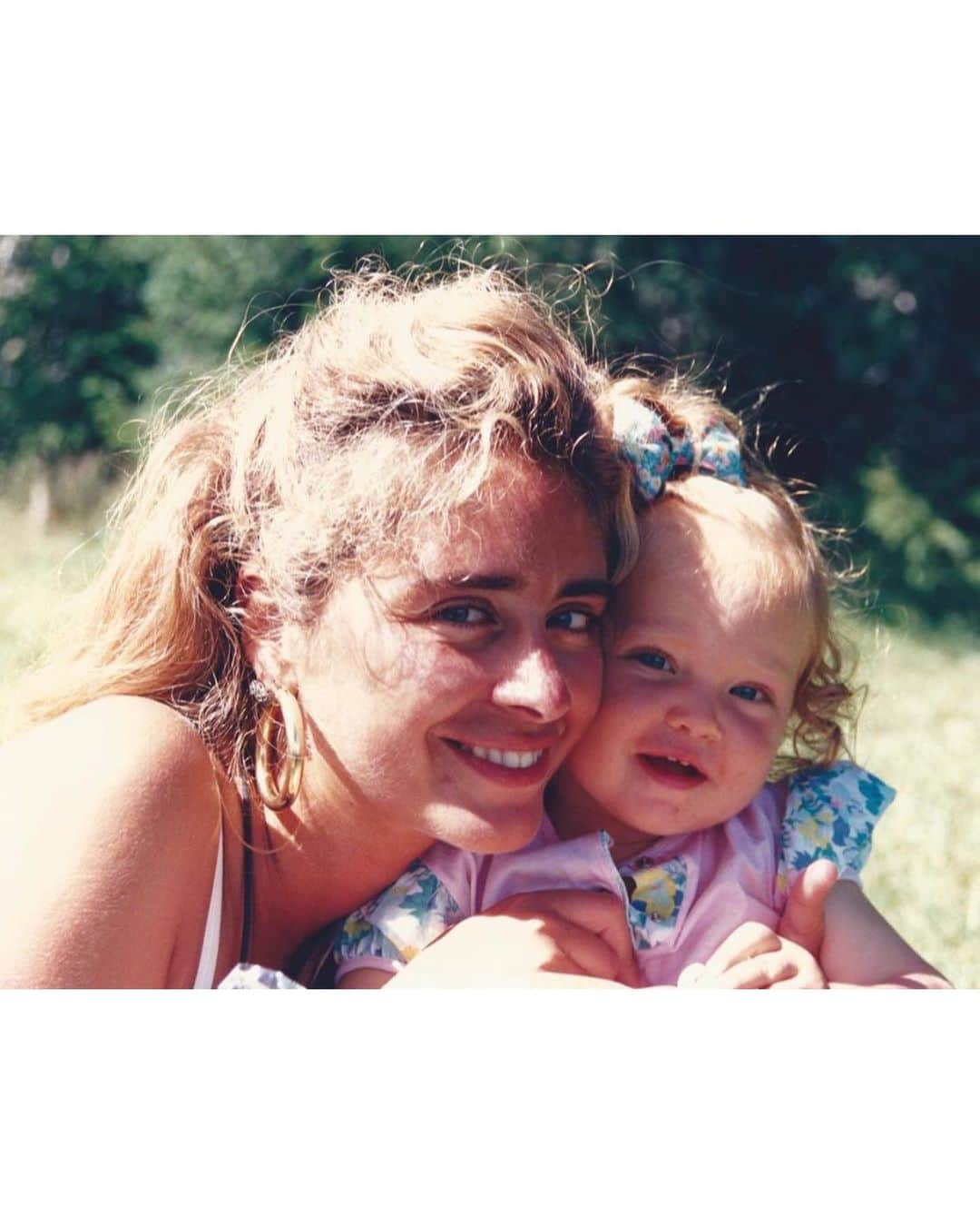 キアラ・フェラーニさんのインスタグラム写真 - (キアラ・フェラーニInstagram)「Happy Mother’s day to the most wonderful mum in the universe @marinadiguardo, the person that taught me about love and self-love. I am who I am because of you mum, and I love you so much 💘 @lancomeofficial #LancomeMothersDay #adv」5月10日 18時09分 - chiaraferragni
