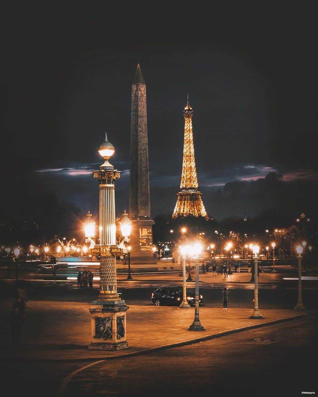 nathparisのインスタグラム：「PARIS BY NIGHT... . Demain c’est la fin du confinement en France, mais s’il vous plaît faites toujours très attention, le virus est toujours présent. Prenez soin de vous 💛 Bon dimanche. . Tomorrow is the end of confinement in France, but please always be very careful, the virus is still present. Take care and stay safe 💛 Have a nice Sunday.」