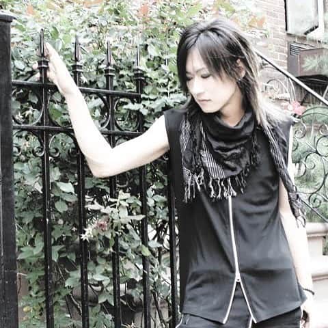 浅葉智のインスタグラム：「Memory photo series  思い出写真シリーズ  Photoshoot in NYC ニューヨークでの撮影  Photo by Christine  #music #photoshoot #nyc  #model」