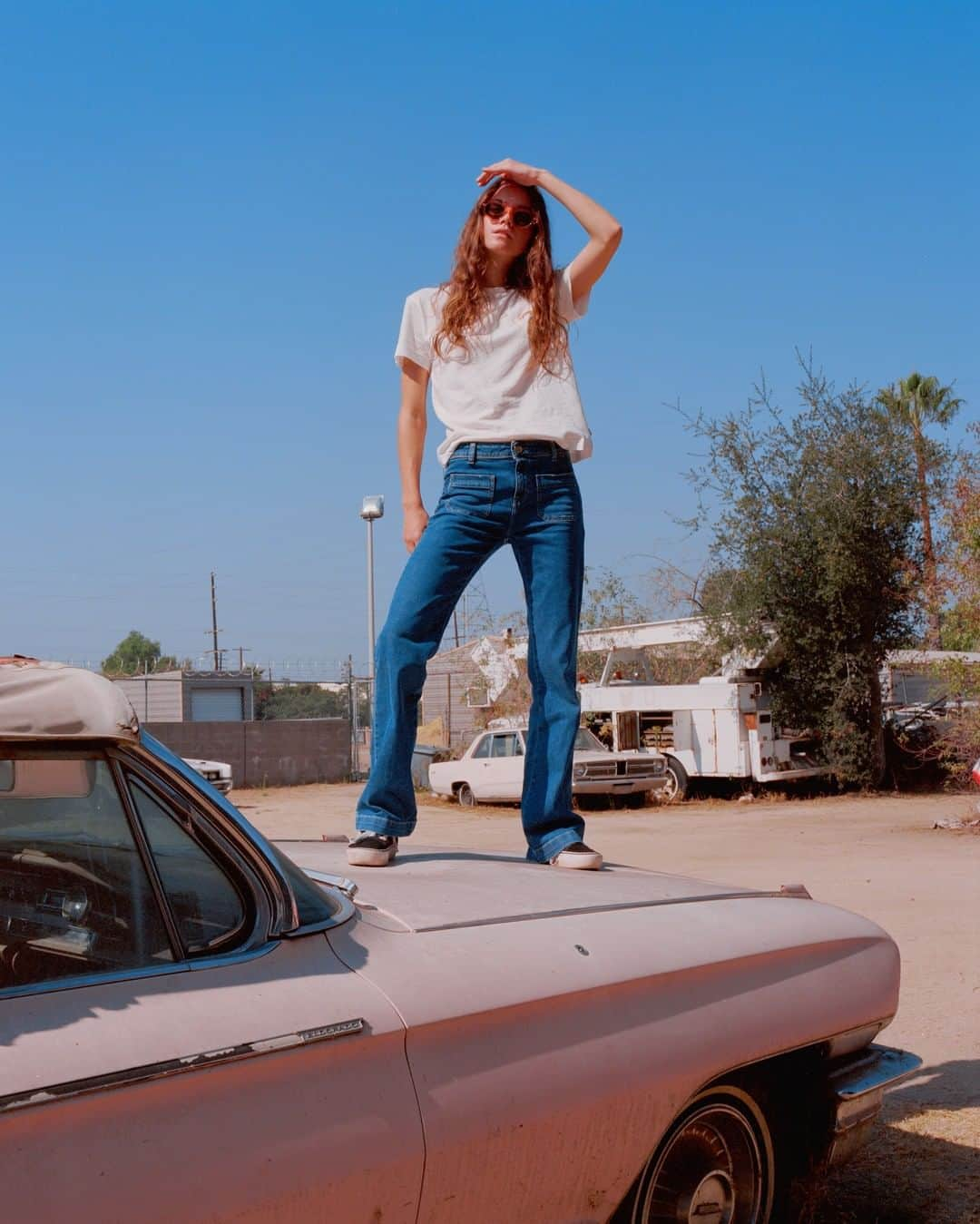 コモノさんのインスタグラム写真 - (コモノInstagram)「I have been dancing on top of cars⁠ 💃⠀⁠ ⁠⠀⁠ ⁠Sunglasses: Kiki Dirty Orange⁠⁠⠀⁠ Models: @josiemusgravephoto⁠⁠⁠⁠⠀⁠ ⁠⠀⁠ ⁠⠀⁠ #ss20 #ss2020collection #summercollection #2020collection #youngster #freespririts #oldtimer #oldtimers #californiaadventure #classicauto #retrocars #retrocar #vintagecars #classicar #vintagemusclecars  #70svibe  #oldtimers #vintagecars #classiccars #analogcars⁠⠀⁠ #carcimetery #reckless #recklessgirls #dirtyorange #komono」5月10日 18時30分 - komono