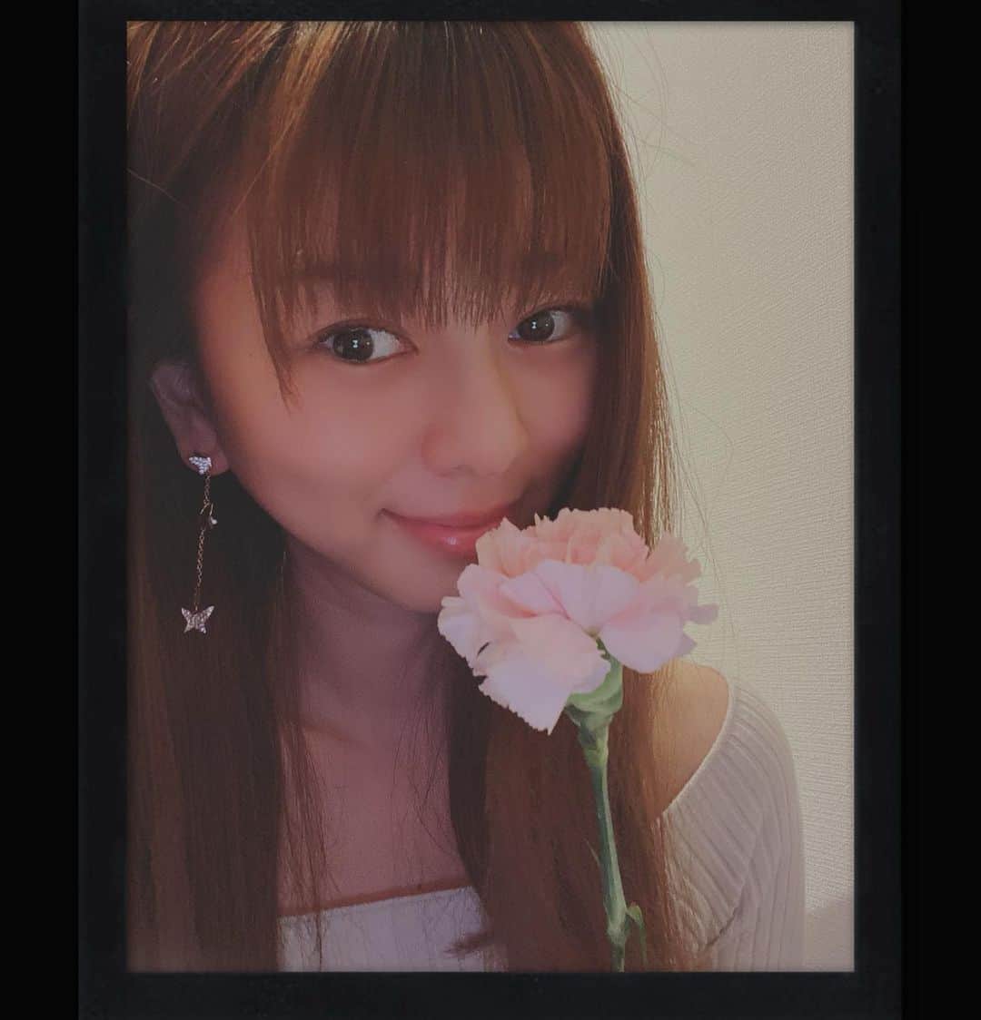 のインスタグラム：「Happy Mother's Day💕  #母の日 #ピンク色のカーネーションの花言葉は #感謝 #えれな」