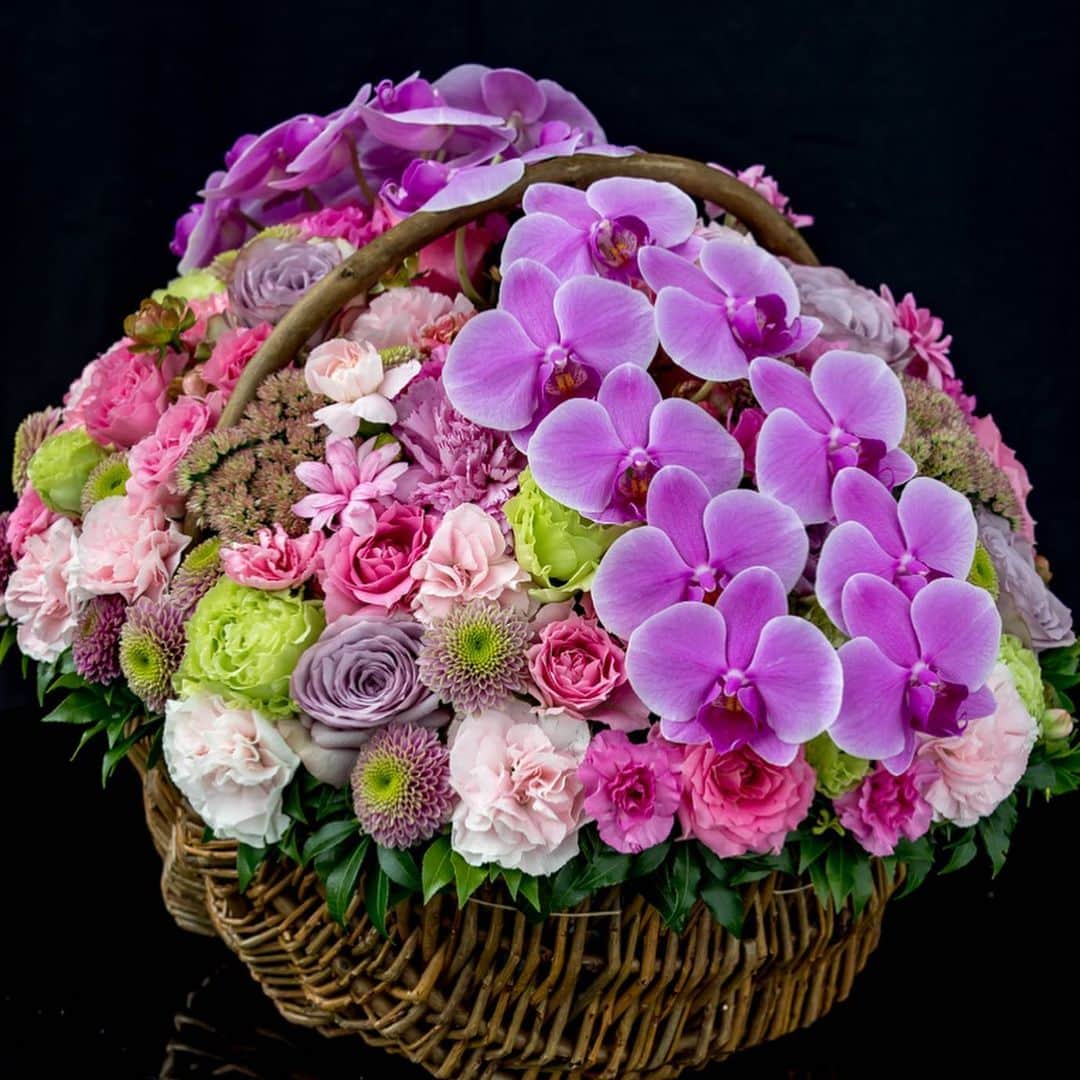 ニコライ・バーグマン・フラワーズ＆デザインさんのインスタグラム写真 - (ニコライ・バーグマン・フラワーズ＆デザインInstagram)「Happy Mother’s Day to all the amazing Mother’s around the world !! I have gathered a few photos of arrangements that have been delivered today across Japan !! 🇯🇵 ❤️ #nicolaibergmann #mothersday #flowerartist and ones again, THANK YOU TO MY TEAM!!!」5月10日 18時43分 - nicolaibergmann