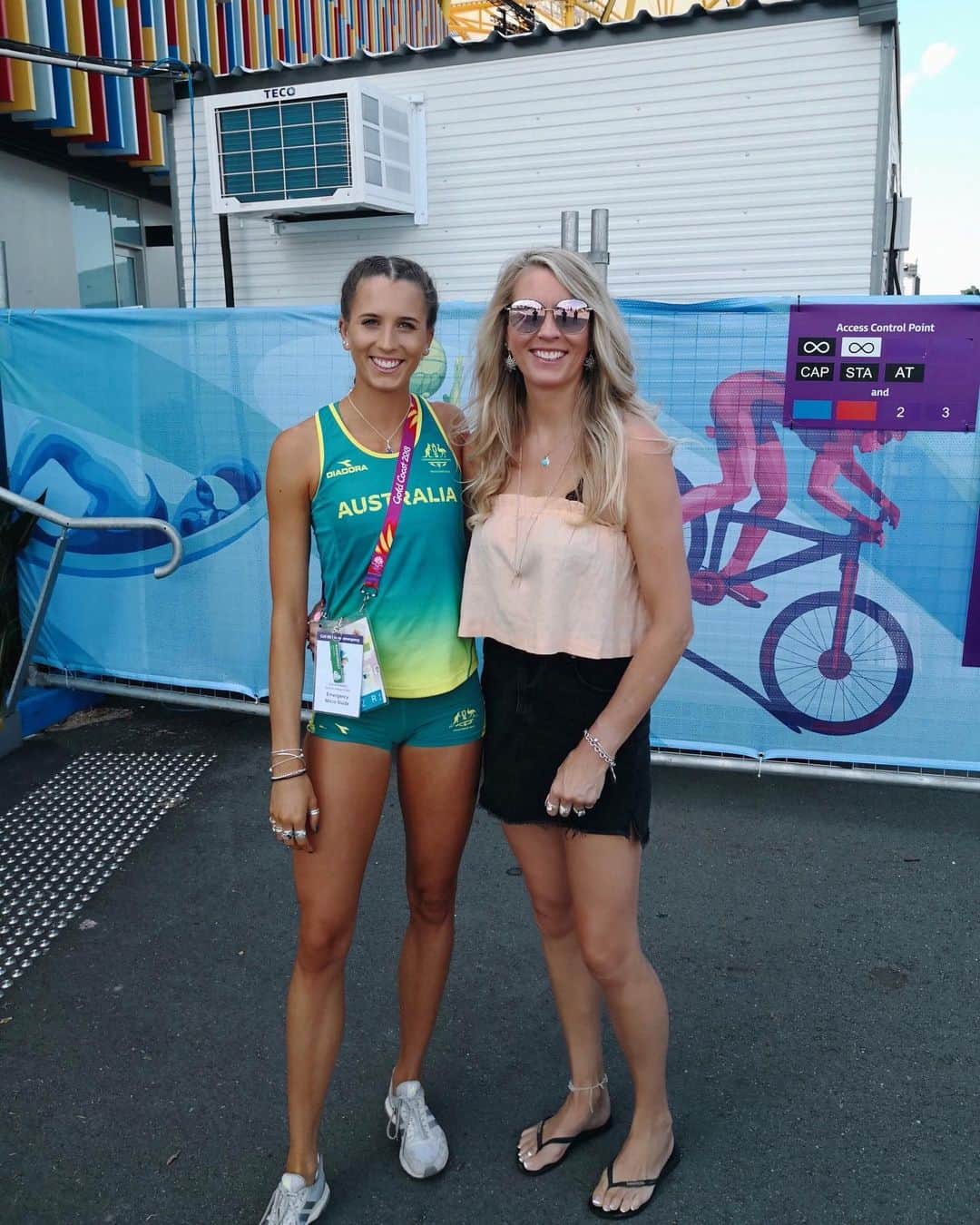 Maddie COATESのインスタグラム：「Happy Mother’s Day to one of my biggest supporters, I love you to the moon and back infinity ♾」