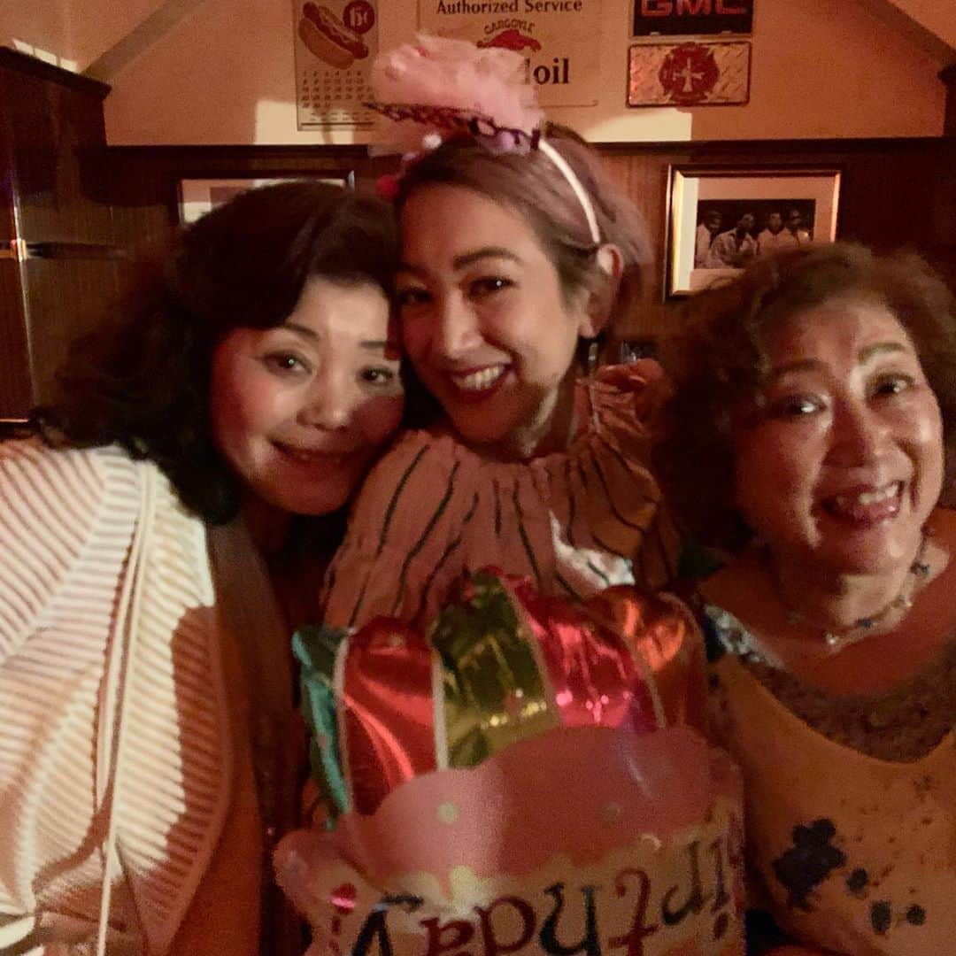 SHELLY（シェリー）のインスタグラム：「Happy Mother’s Day to these amazing women who helped shape me into the woman I am today. My mother, an amazing role model and loving grandma, and my aunt Tsuruko, the most fun and uplifting person I know! Thank you both for helping me in everything I do. I love you so much.  #strongwomenrock #mothersarepowerful」