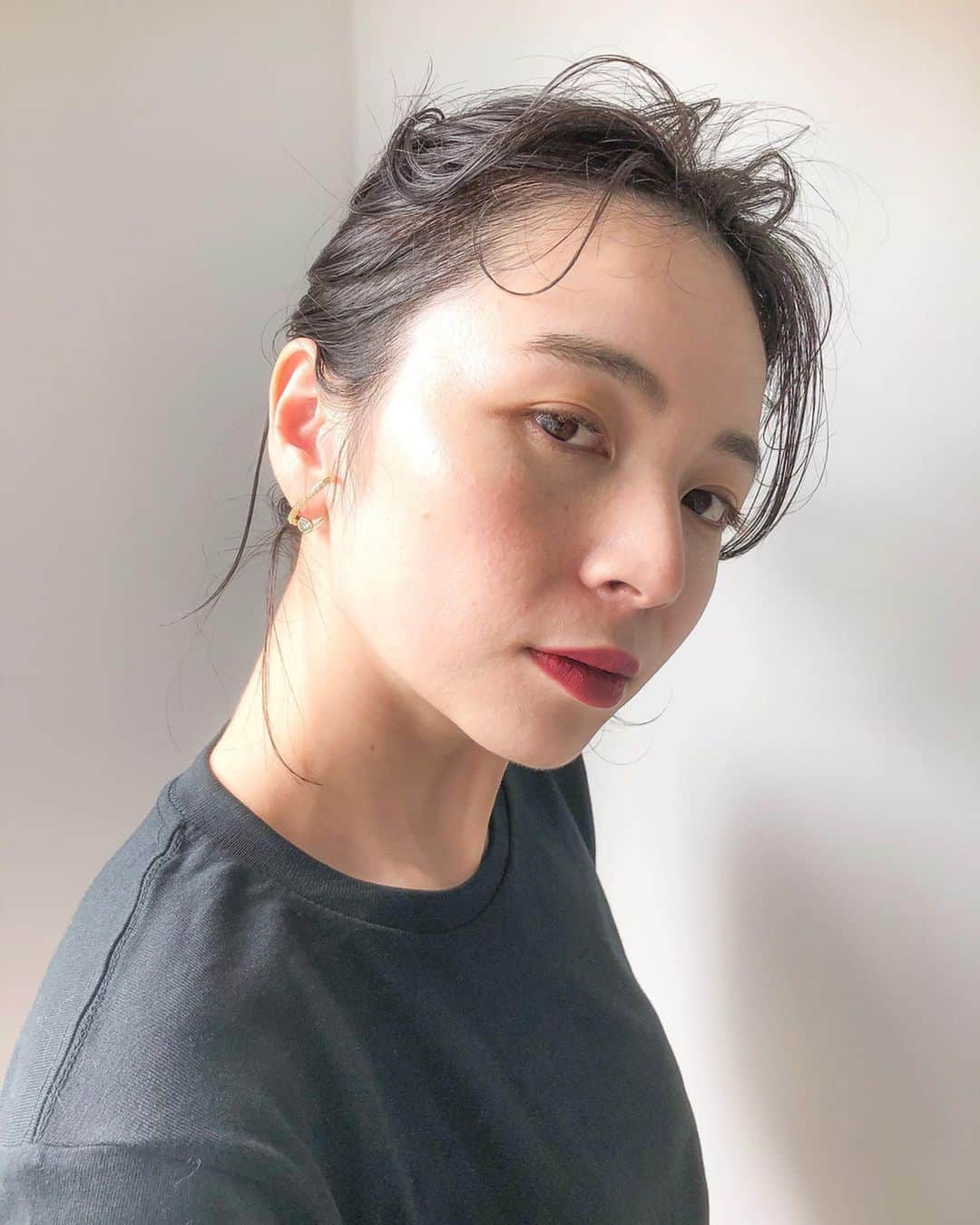 北岡りえのインスタグラム：「久しぶりのマツゲ写真です。 アイシャドウはこの前載せた　 @rimmellondon_jp  クリームアイカラー、013 💛 . . ☑︎curl : i curl → @foude_eye . ☑︎本数 : 140本 ☑︎color : TAN × NATURAL ×ASH . . . 【eyelashご予約空き情報】 __５月はあと①枠です__ 5/28(Thu) 14:30  6/2(Tue) 15:30 6/4(Thu) 16:30 6/10(Wed)17:00 6/12(Fri)15:00・17:00 6/13(Sat) 17:00 6/14(Sun) 13:00 .  ご予約、お問い合わせは ハイライトのLINE@ から承っています。 6月以降のご予約もお気軽にお問い合わせ下さい✉︎ . . #eyelist #eyelashsalon  #eyedesigner #アイリスト」