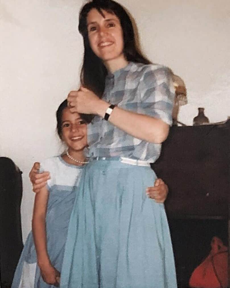 カトリーナ・カイフのインスタグラム：「My mama ❤️.... all I loved to do was hug and dance with my mom ... my strongest memory from Childhood is always hanging on to my moms waist ☺️」