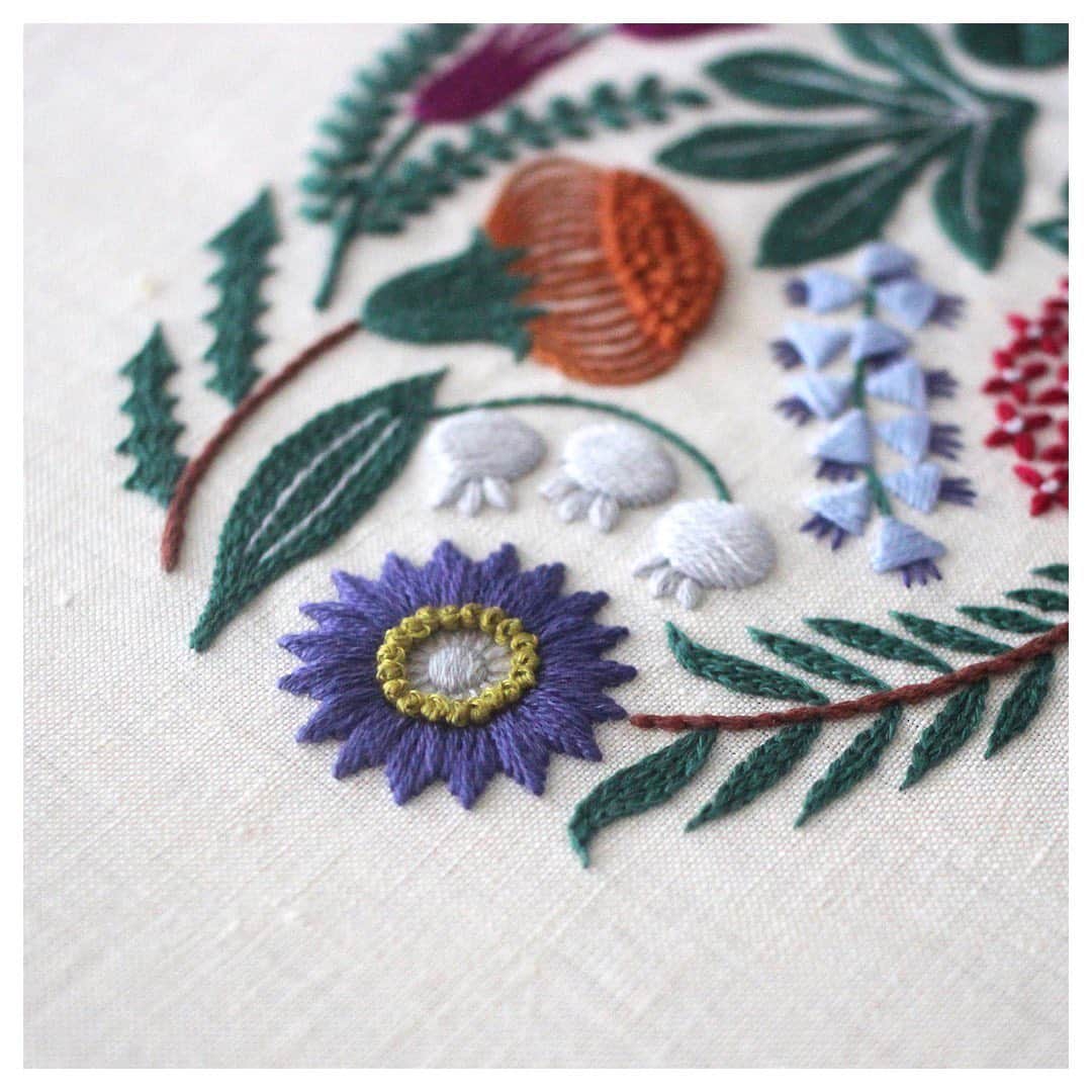 樋口愉美子のインスタグラム：「. Various flowers 今日は母の日ですね。世界中のお母さん、お疲れ様です。ありがとう💐 . . . #flower #pattern #botanical #embroidery #stayhome #おうち時間 #刺繍 #手芸 #母の日 #mothersday」