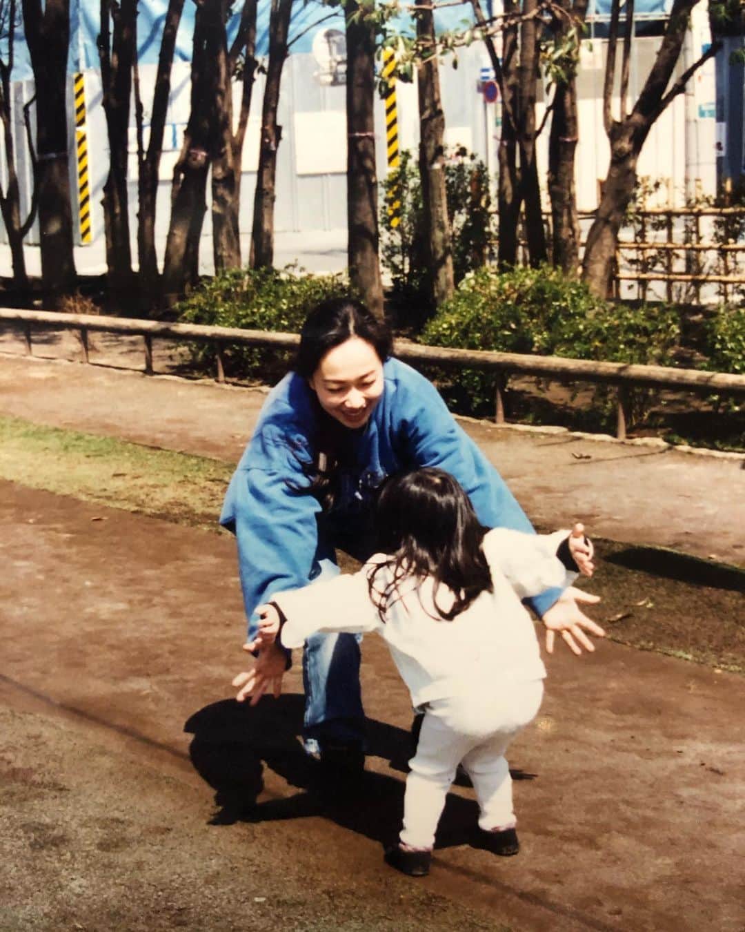 佐藤史果のインスタグラム：「5.10 #mothersday  日頃の感謝を込めて💐✨ 大好きなママへ。💋❤︎ いつもありがとう。🥰 @lil_seico ♡ #母の日」