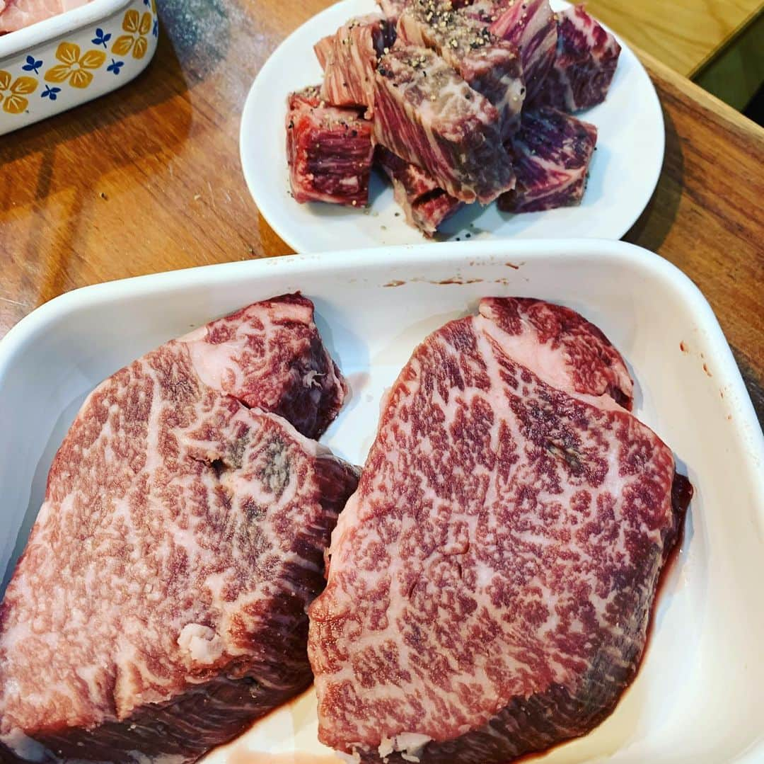 金村義明さんのインスタグラム写真 - (金村義明Instagram)「心斎橋天平のチゲ鍋セット＆焼肉！超超超超超劇劇劇劇劇うままままままし！出汁最高！麺入れた後雑炊！三男坊カップル絶賛！ #クソコロナええ加減にせぇ  #1日も早く終息しますように  #1日も早く特効薬を #医療従事者の方々に感謝  #保健所の皆様に感謝です  #保育士介護士の方々に感謝  #やまない雨はない  #明けない夜はない  #必ず朝は来る」5月10日 19時58分 - yoshiaki_kanemura