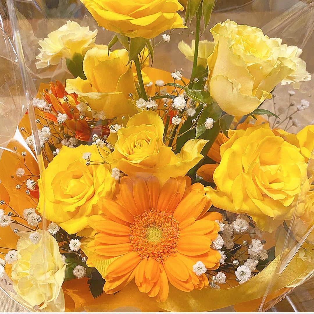 のインスタグラム：「#母の日 Happy mothers day💐 今年は直接会うことが出来ないので、お花を贈りました☺️ いつもありがとう〜💛」