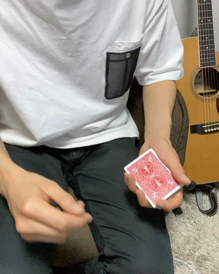 関義哉のインスタグラム：「全国のはは（8 8）さん 無限（∞）の愛（♥️）をありがとうございます。  #母の日 #mothersday  #関義哉 #マジック #magic #cardmagic #カードを一瞬でカラーチェンジしてみた」