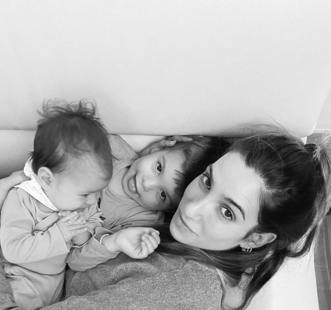 ダヴィデ・ブリーヴィオのインスタグラム：「Grazie per aver reso possibile tutto questo... sei una mamma MERAVIGLIOSA... auguri... TI AMIAMOOOO❤️❤️❤️」