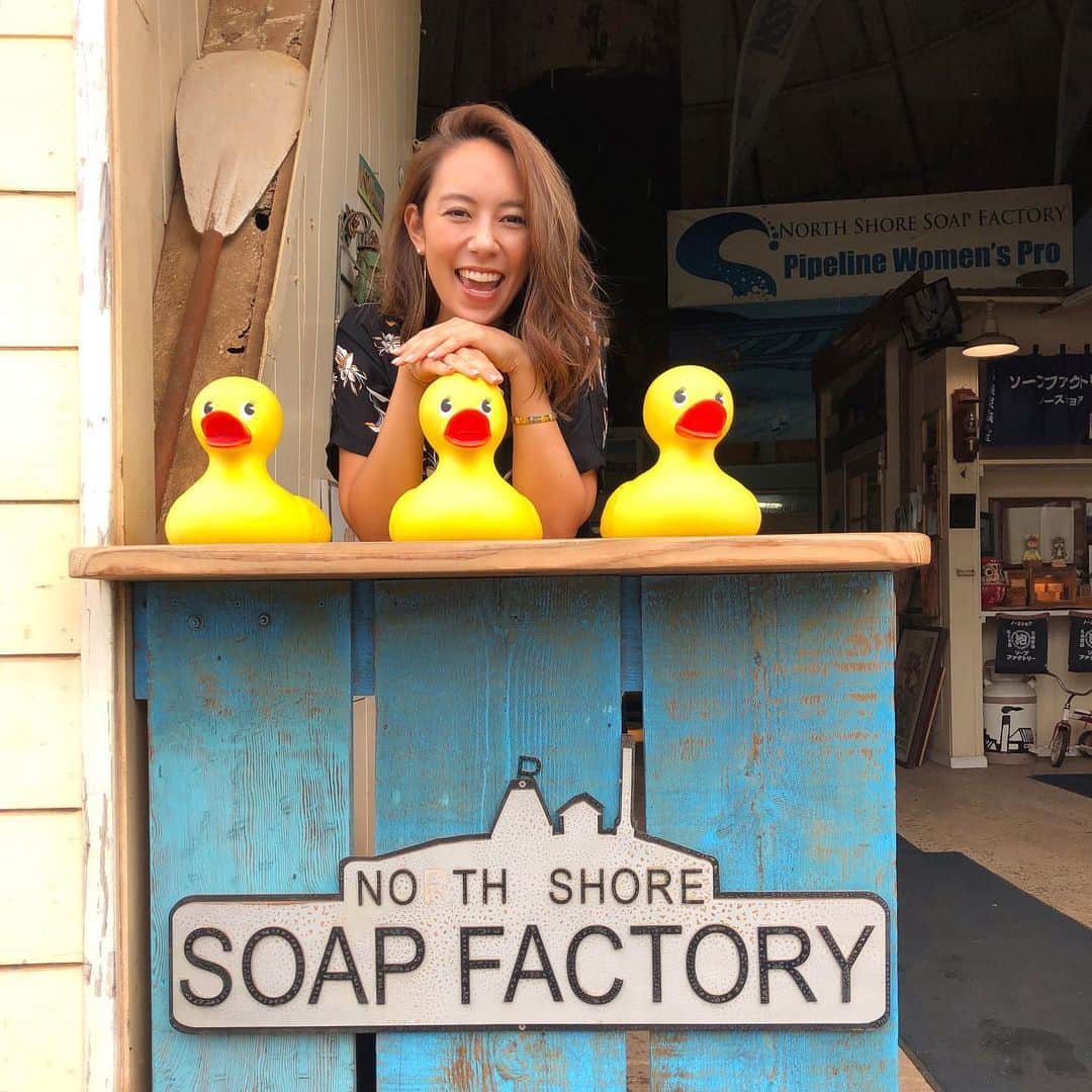 鮎河ナオミのインスタグラム：「@hawaii_tv_official 「古き良きハワイを探してノースショア までドライブ」🚗前半と後半がYouTubeにアップされました🤗 レンタカーの借り方や、日本とはちょっと違う交通ルールの説明もしてます✨是非見てね😘 . . . . . #hawaii #northshore #drive #youtube」