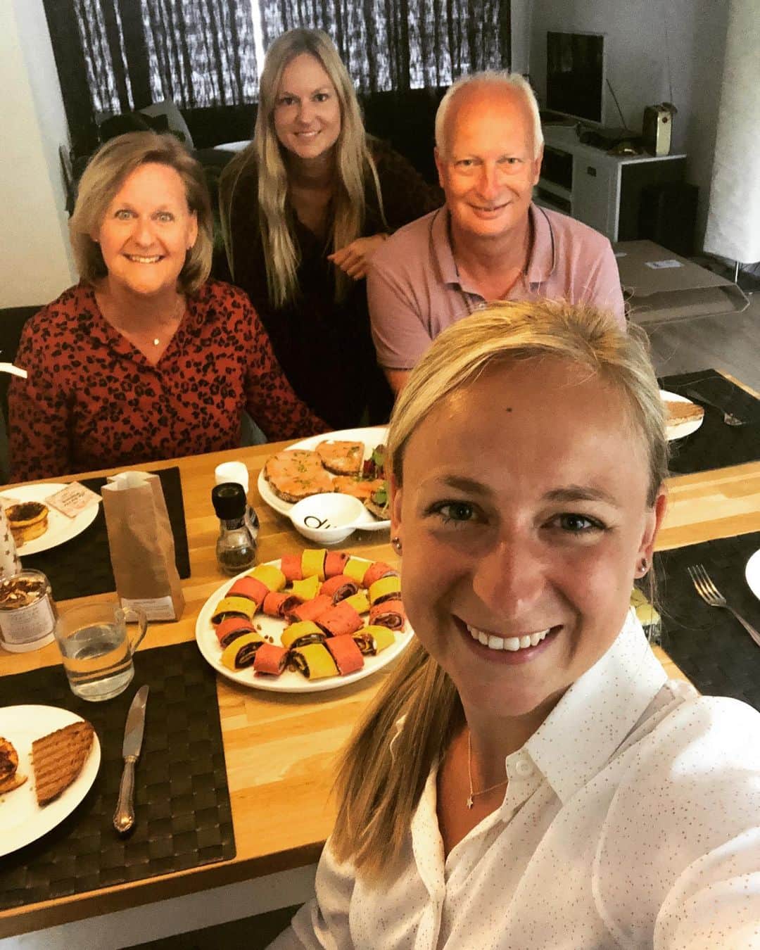 セレーナ・ピークのインスタグラム：「Happy Mother’s Day mama! ❤️」