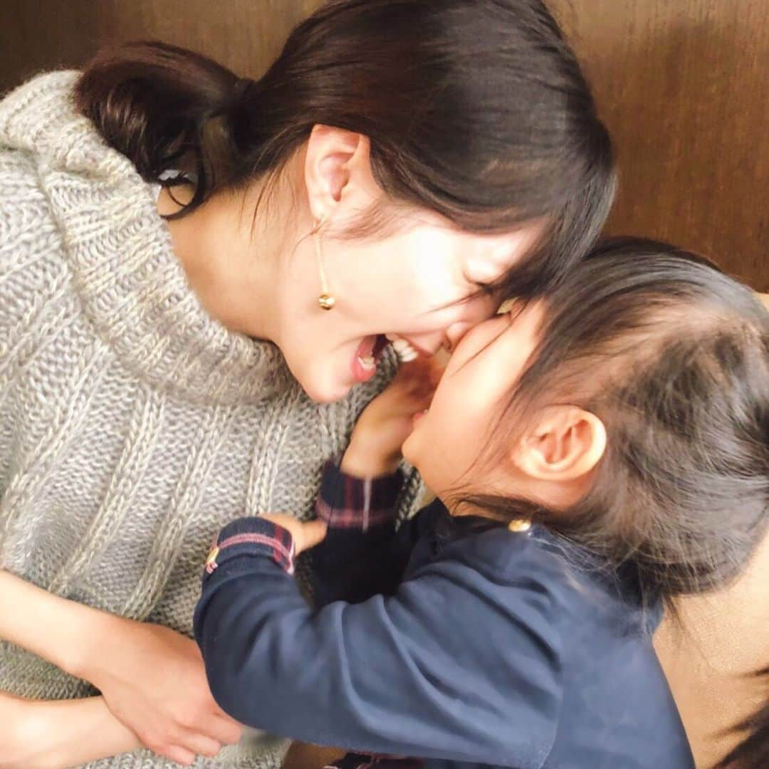 佐藤ありさのインスタグラム：「🌼Happy Mother's Day🌼  素敵なお花ありがとう🥰 そして、離れていても優しく支えていてくれる母に改めて感謝😌 『いつもありがとう✨』」